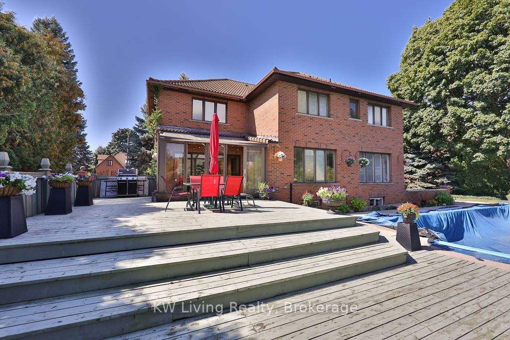 1070 Geran Crescent Property Photo 38