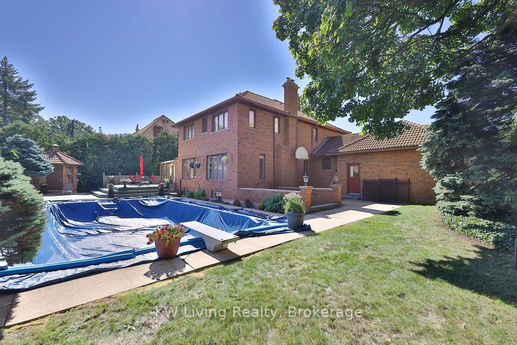 1070 Geran Crescent Property Photo 40