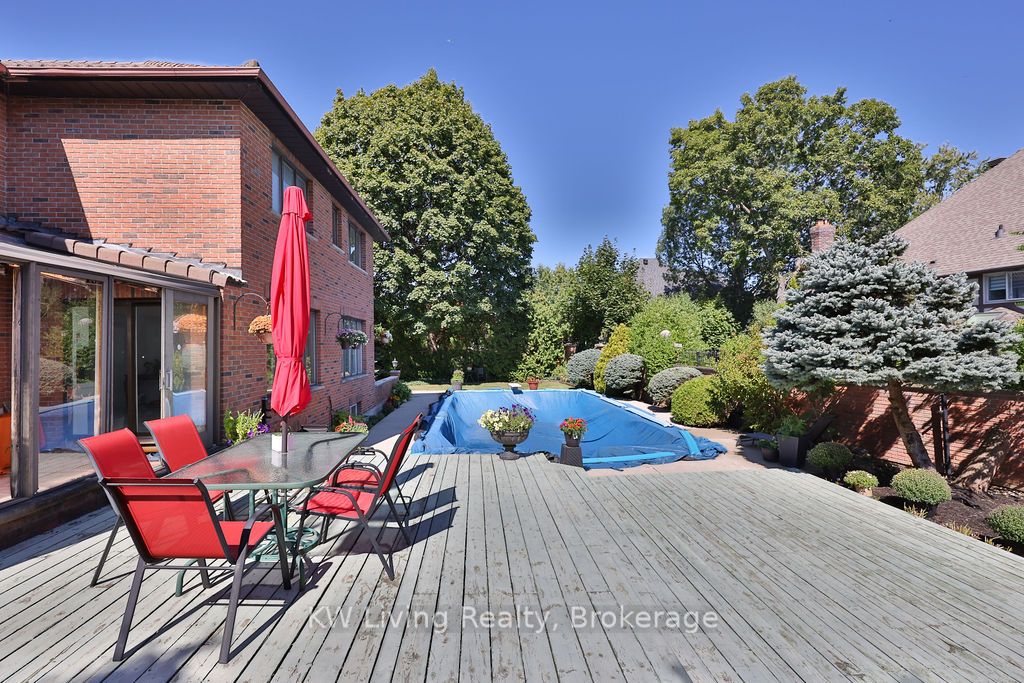 1070 Geran Crescent Property Photo 41