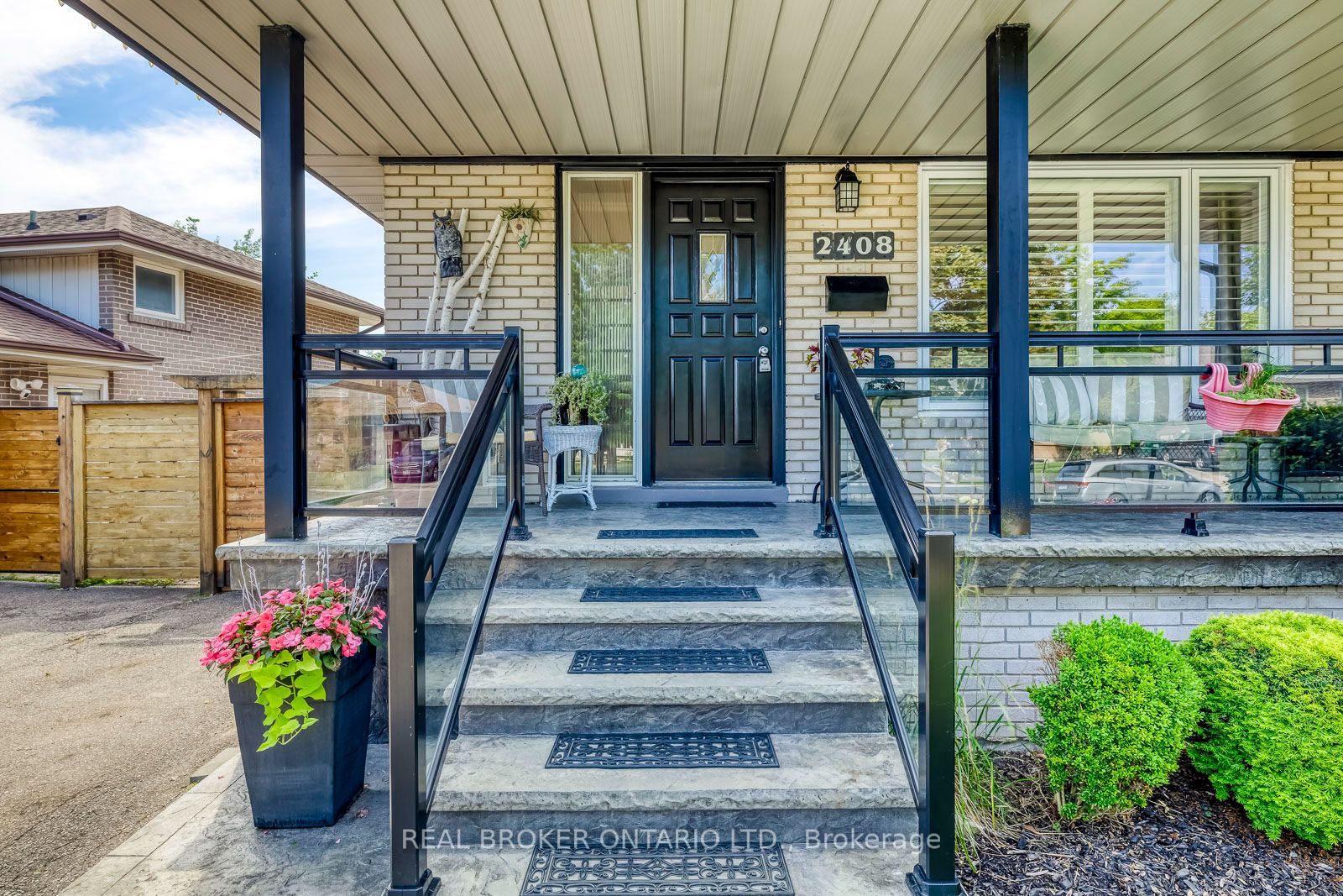 2408 Padstow Crescent Property Photo 3