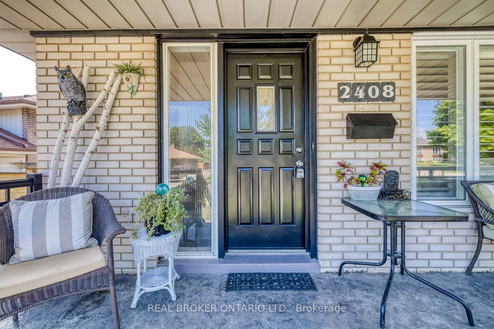 2408 Padstow Crescent Property Photo 5