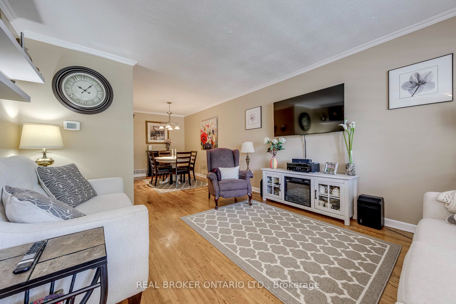 2408 Padstow Crescent Property Photo 7