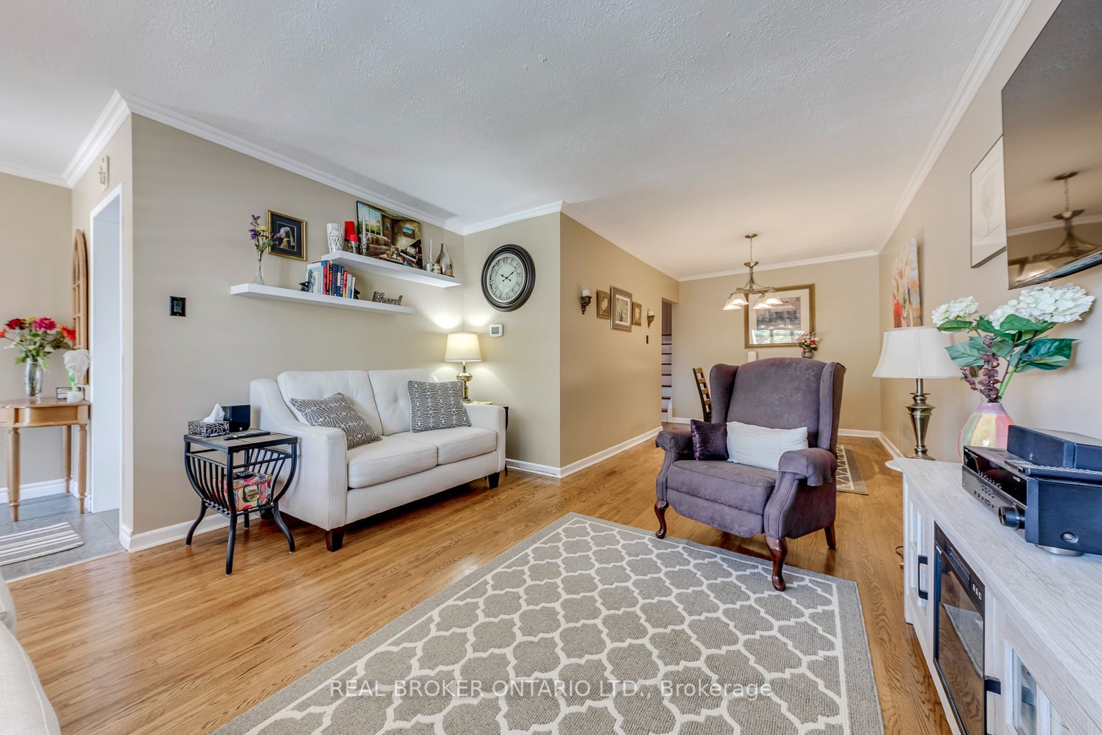 2408 Padstow Crescent Property Photo 8