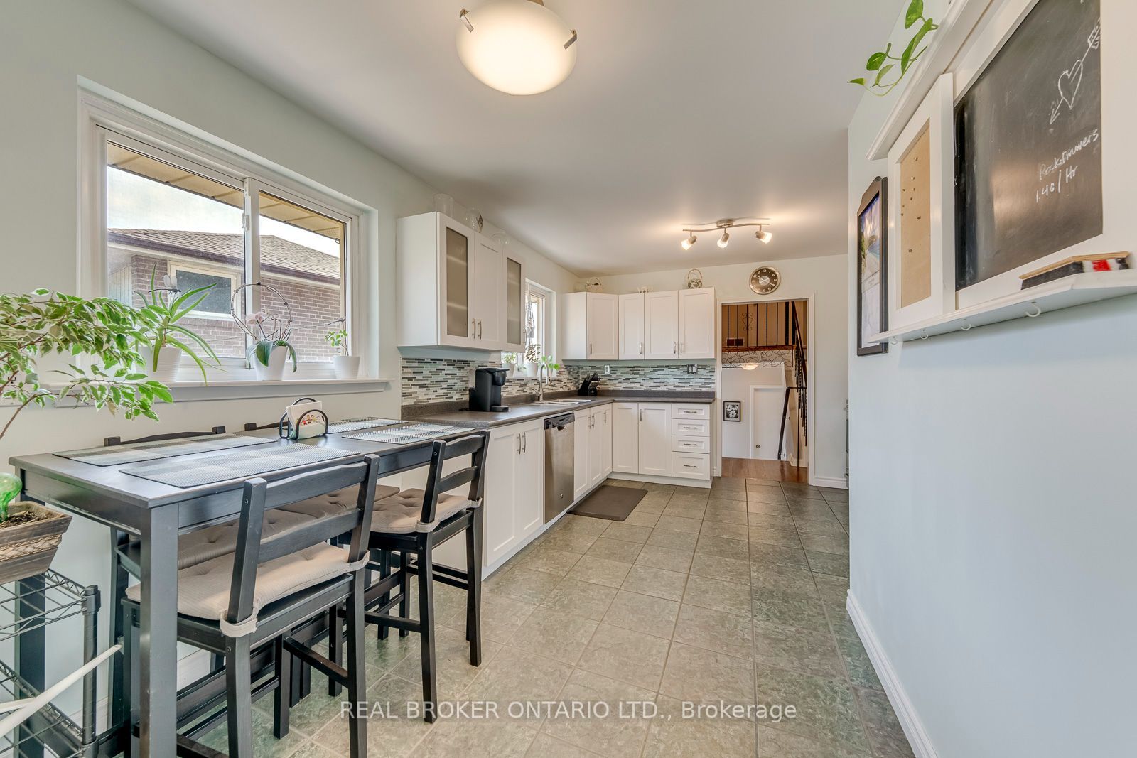 2408 Padstow Crescent Property Photo 11