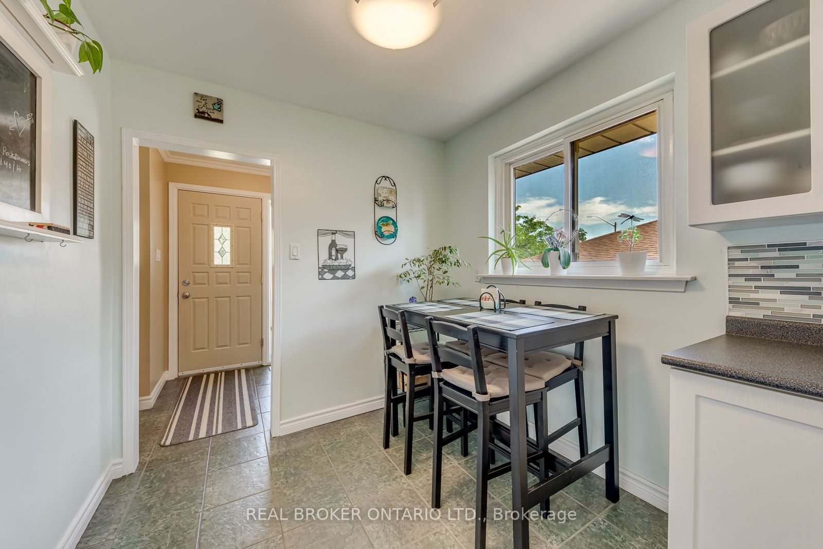 2408 Padstow Crescent Property Photo 12