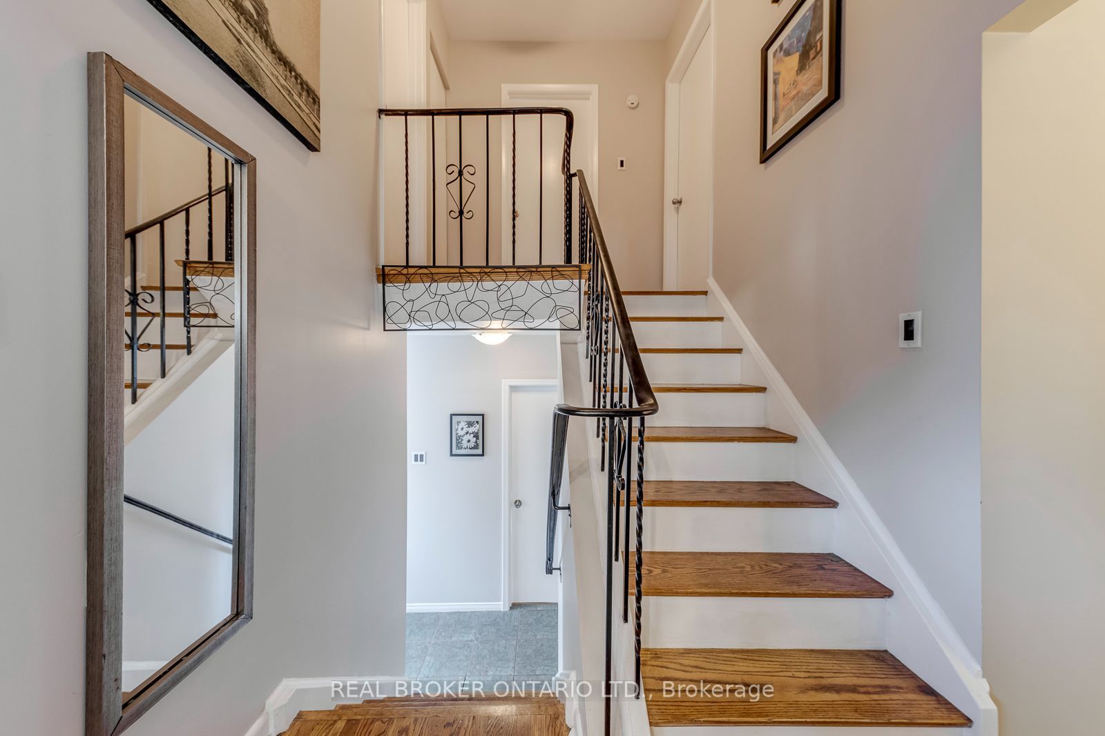 2408 Padstow Crescent Property Photo 15