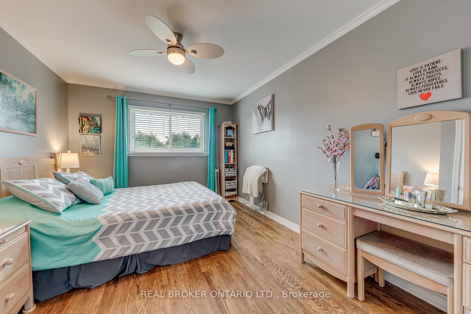 2408 Padstow Crescent Property Photo 16