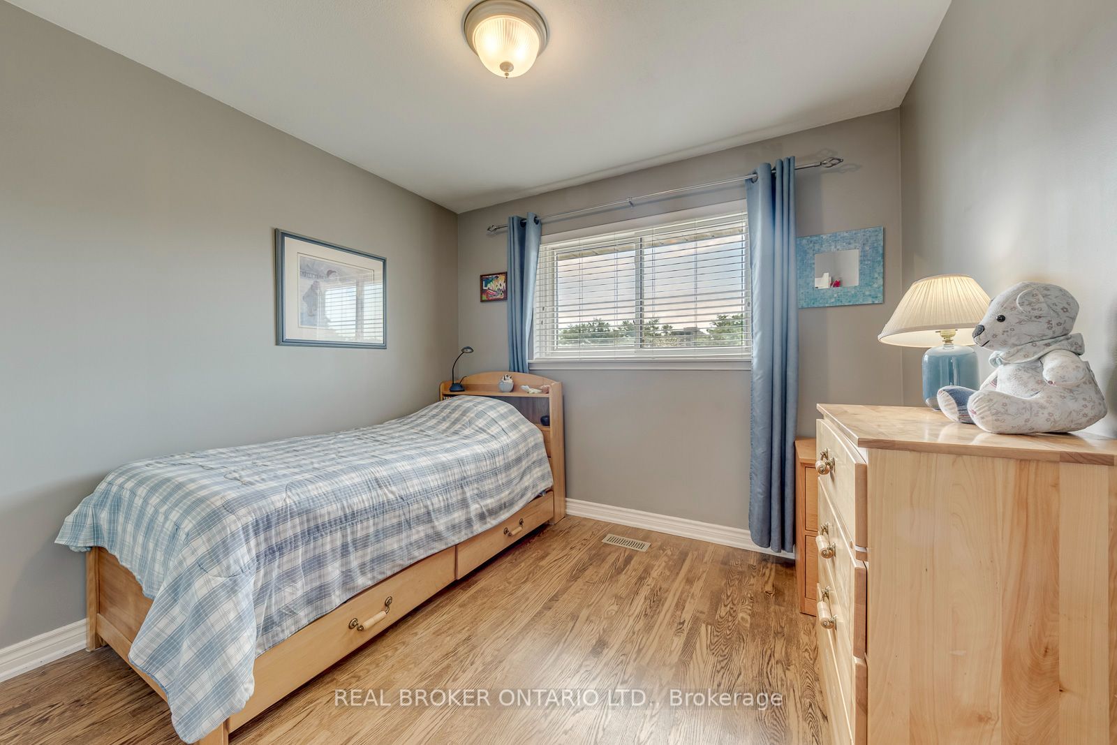 2408 Padstow Crescent Property Photo 17
