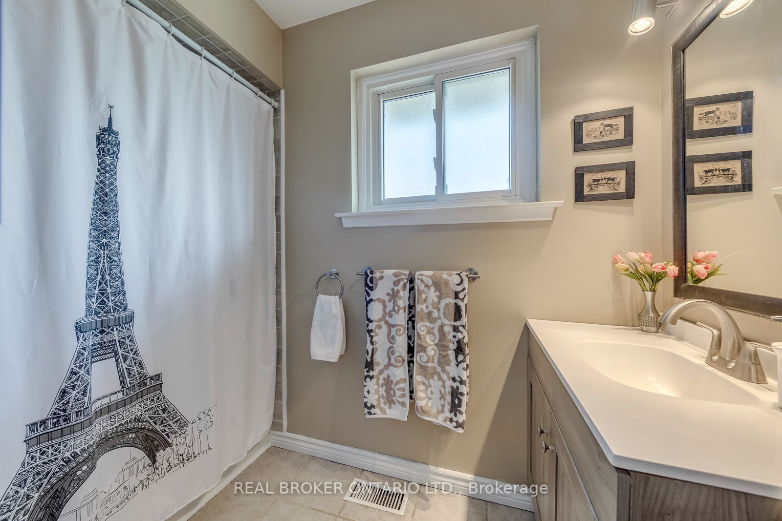 2408 Padstow Crescent Property Photo 18
