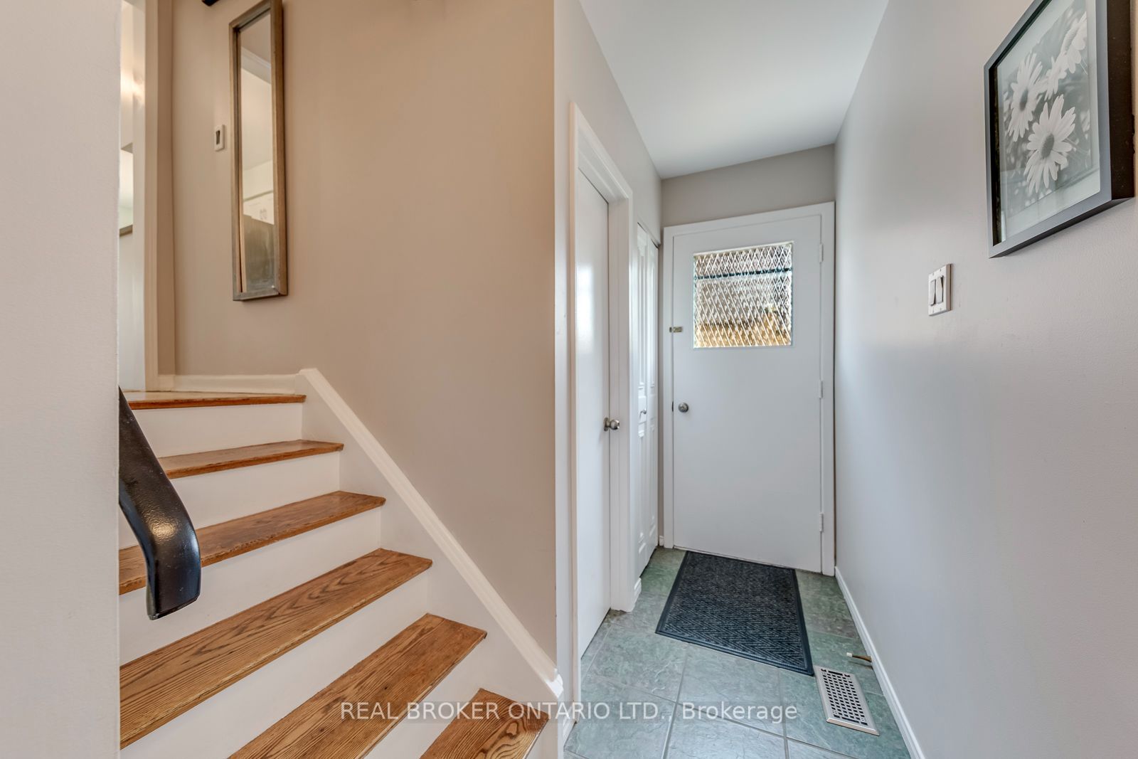 2408 Padstow Crescent Property Photo 19