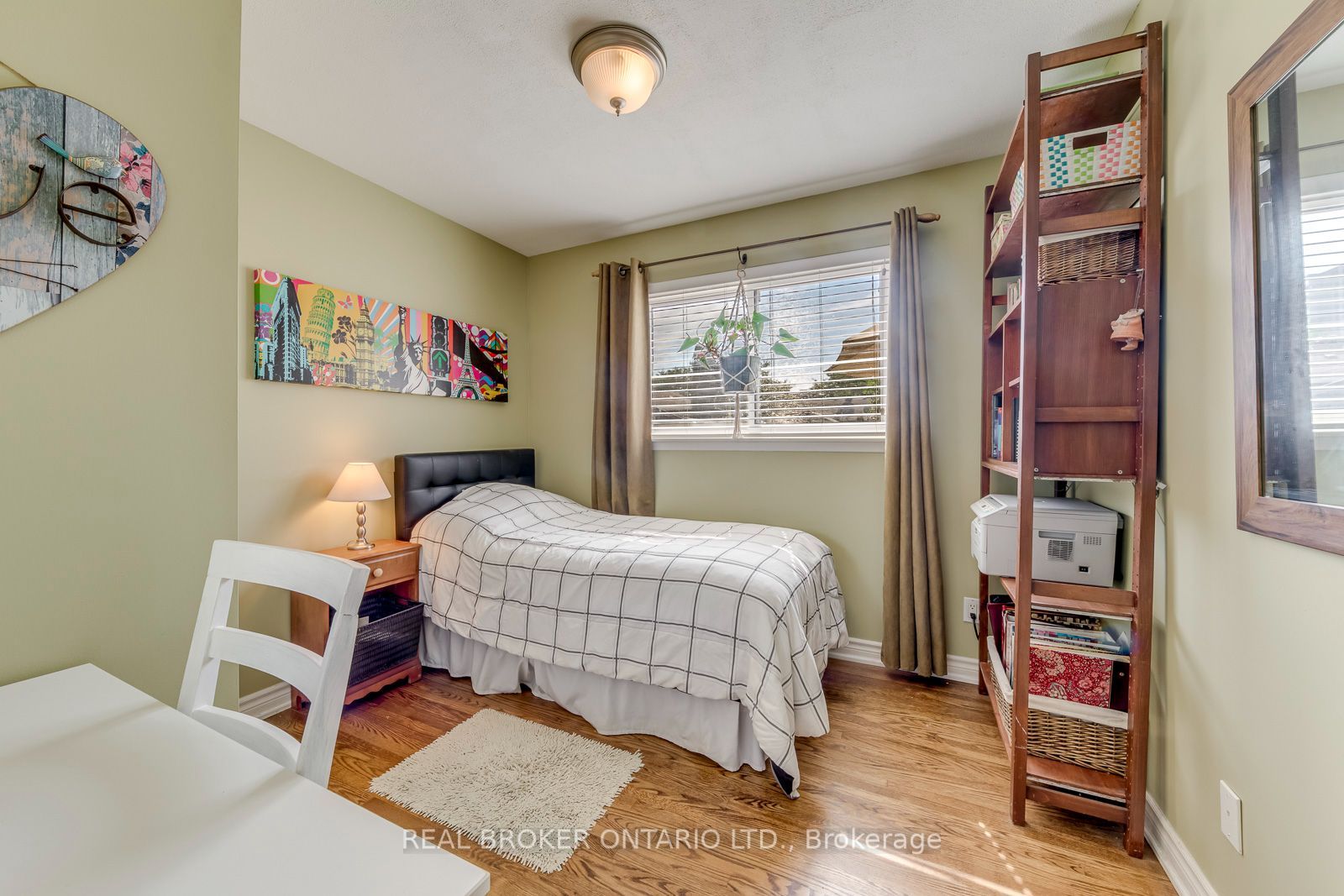 2408 Padstow Crescent Property Photo 22