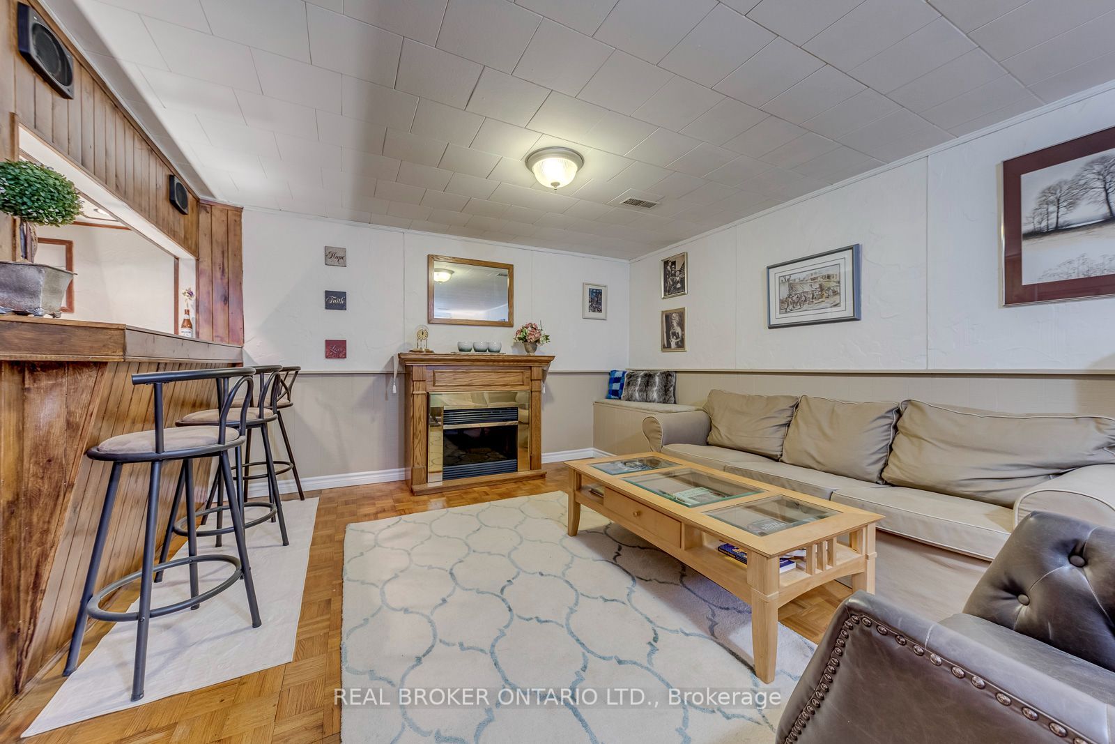 2408 Padstow Crescent Property Photo 24