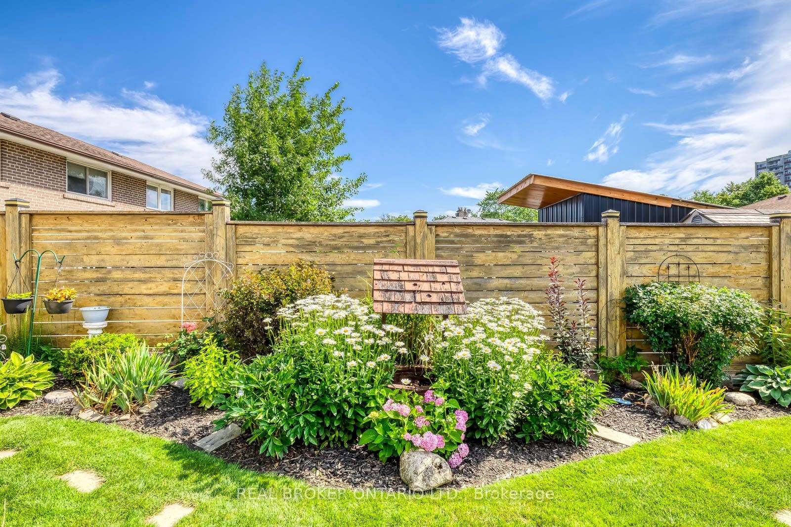 2408 Padstow Crescent Property Photo 36