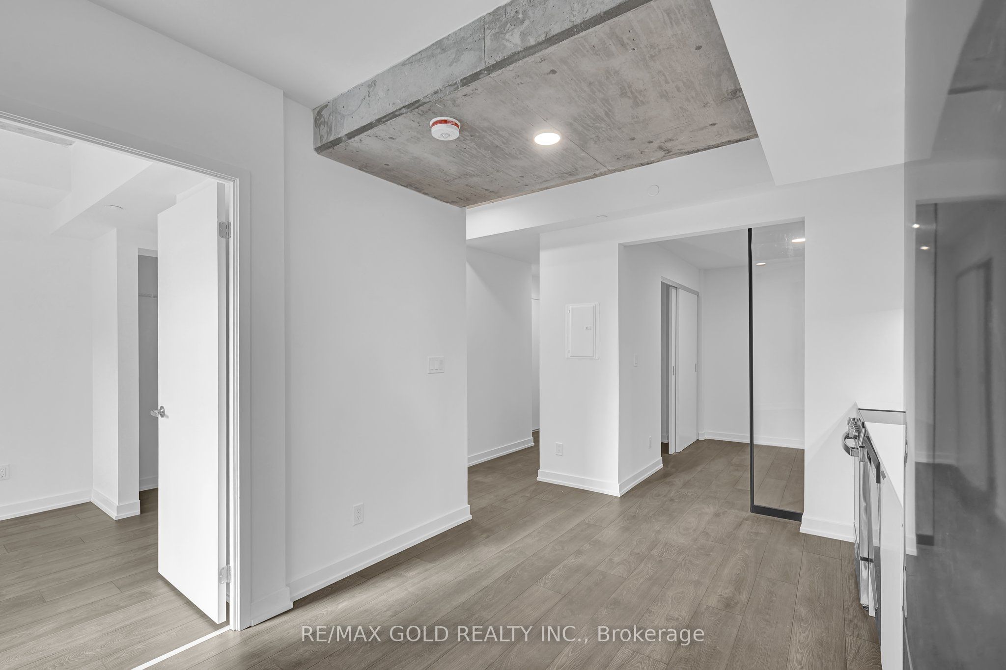 57 Brock Avenue 211 Property Photo 6
