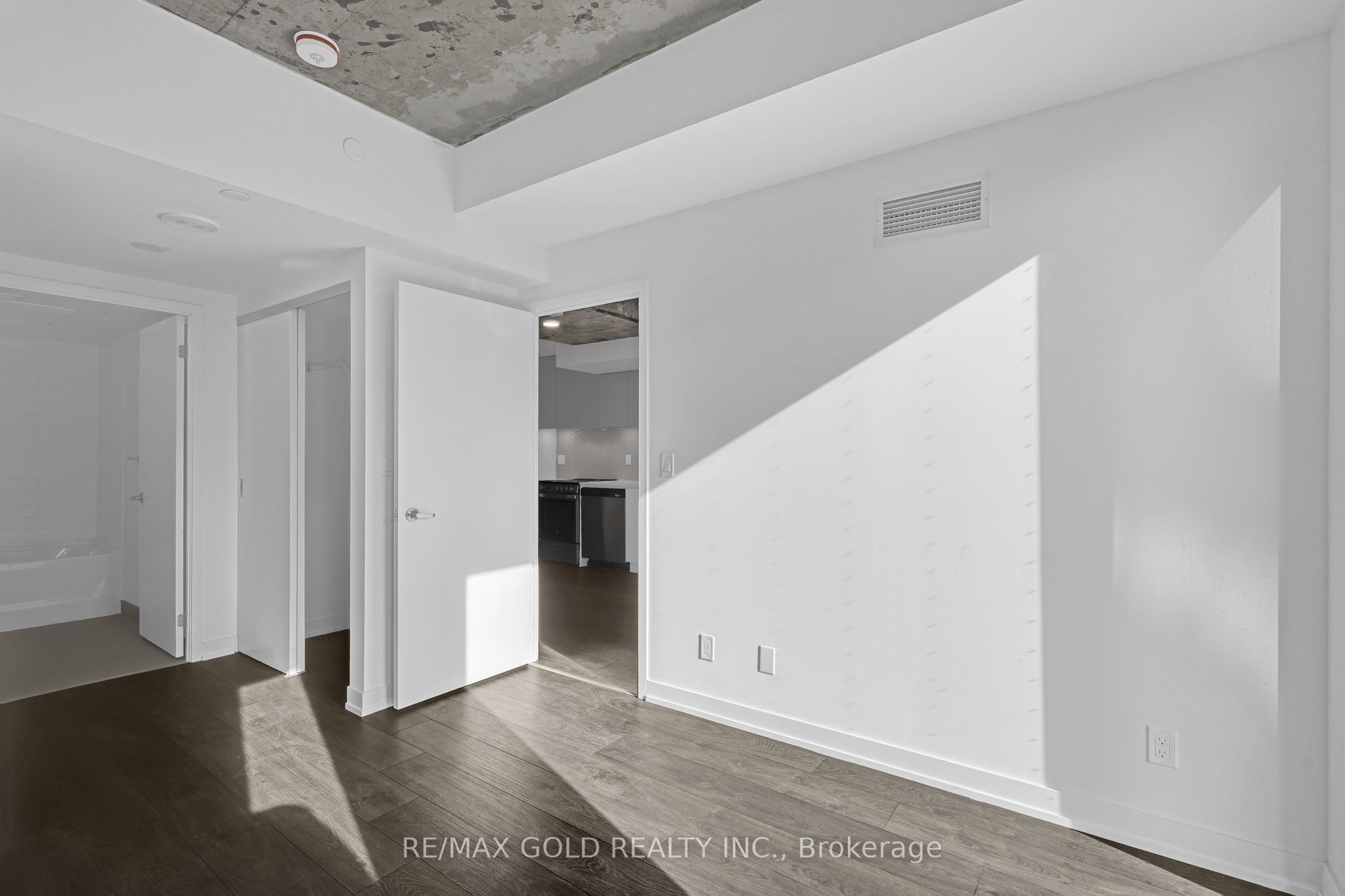 57 Brock Avenue 211 Property Photo 12