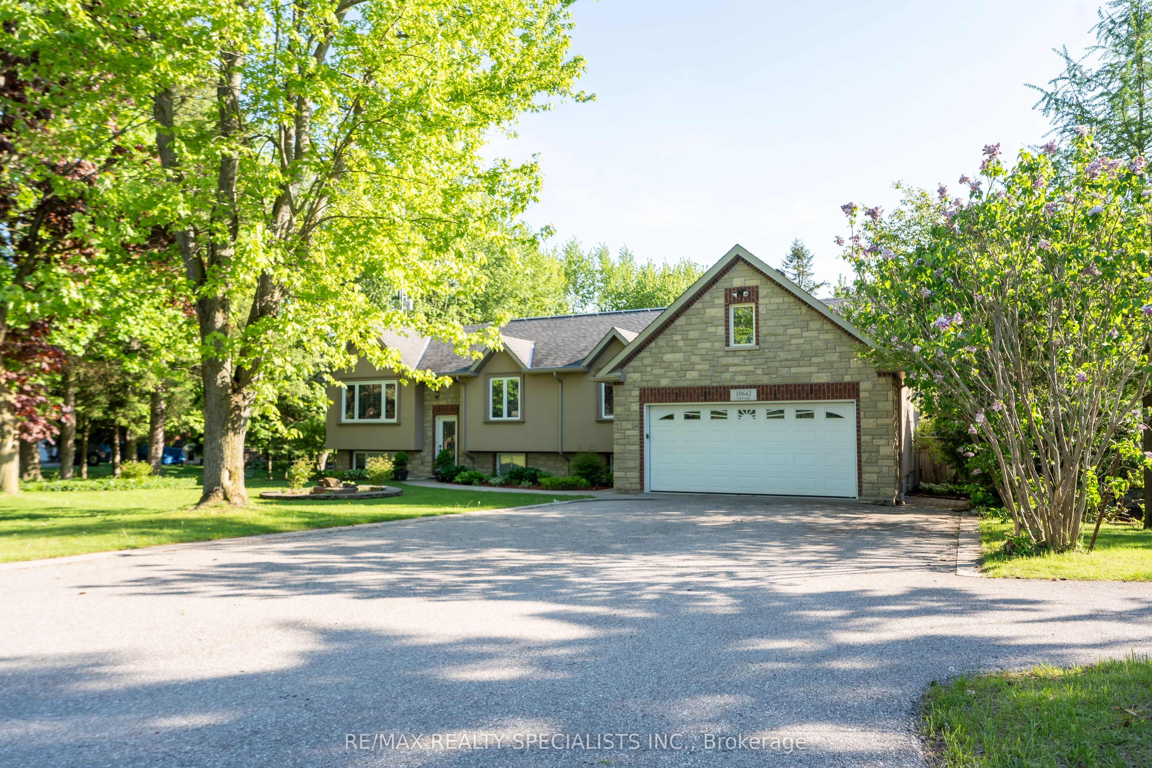 10642 Sixth Line Property Photo 1