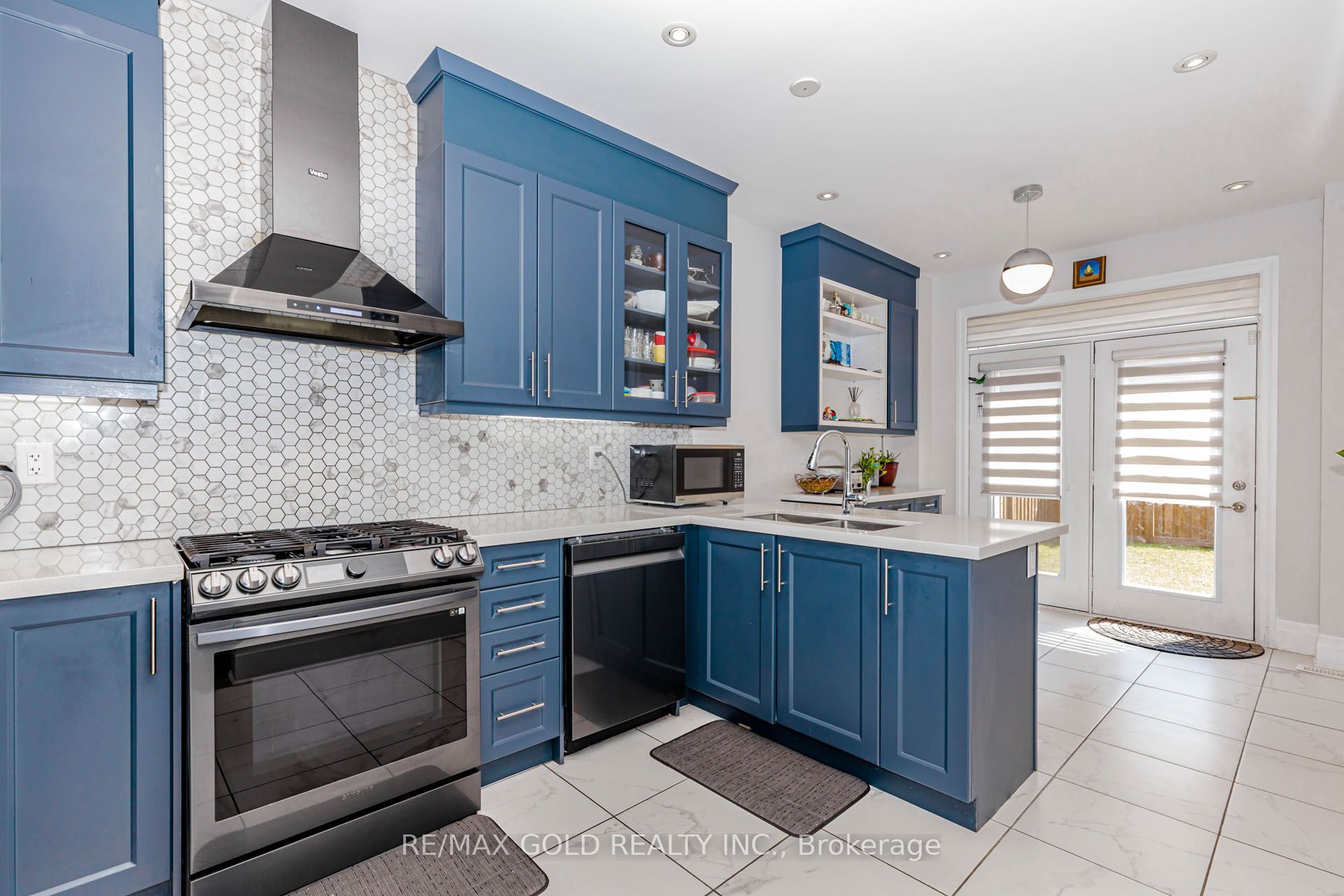 7 Overstone Road Property Photo 11