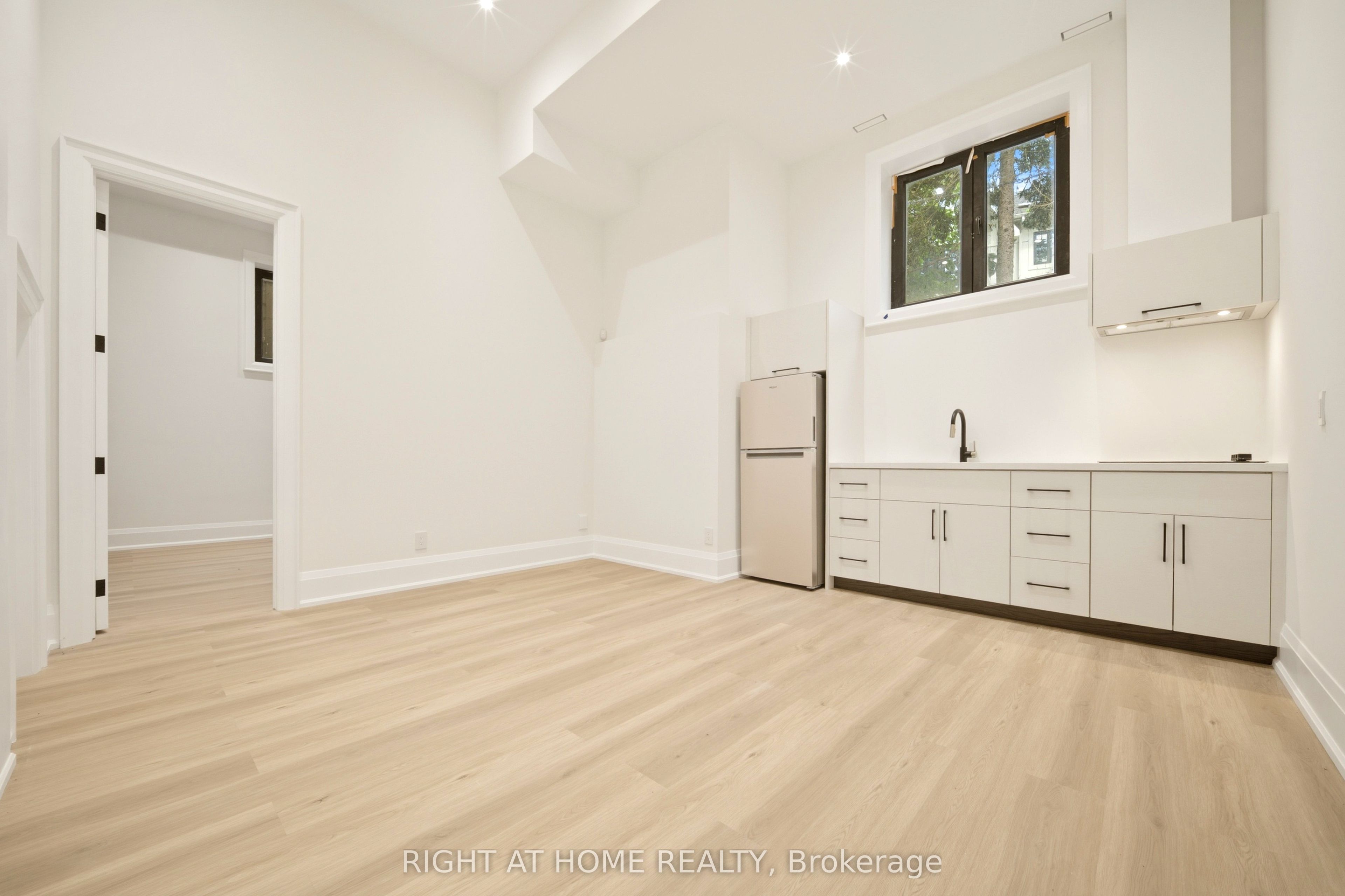 28 Pine Avenue Property Photo 37