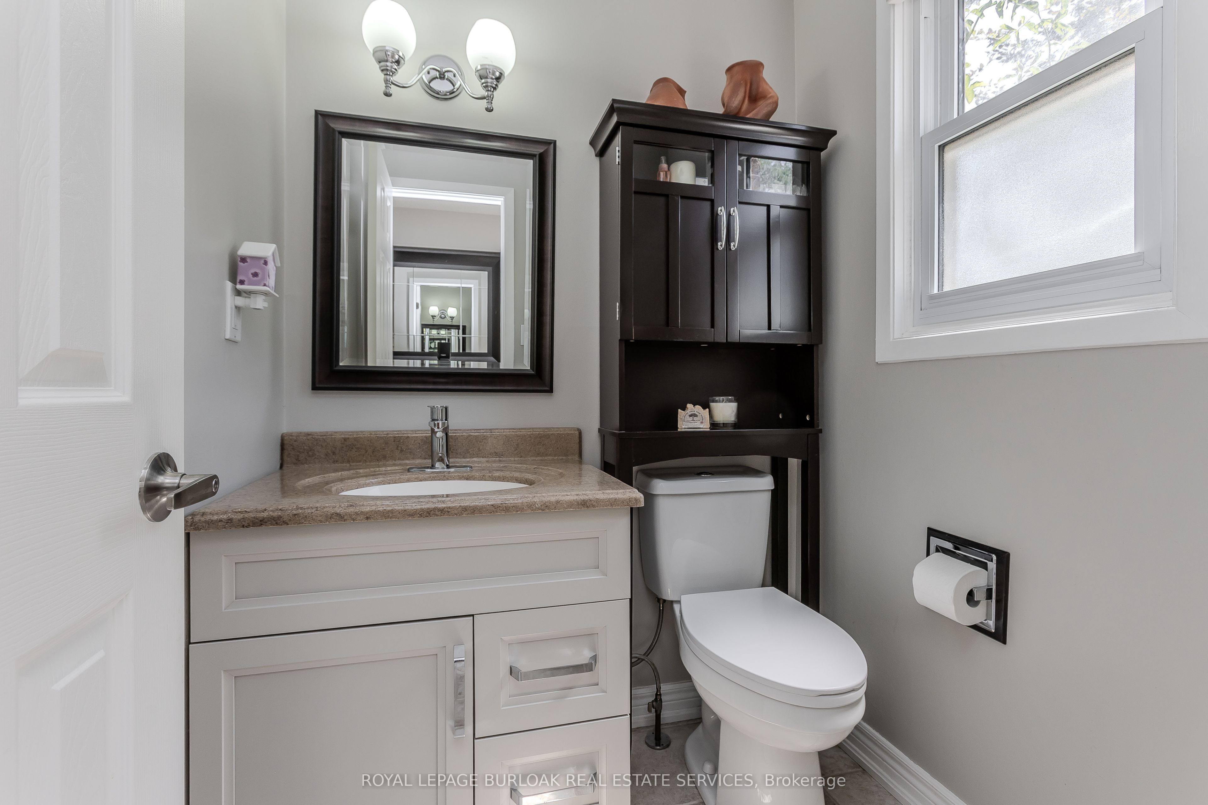 5411 Lakeshore Road 9 Property Photo 14