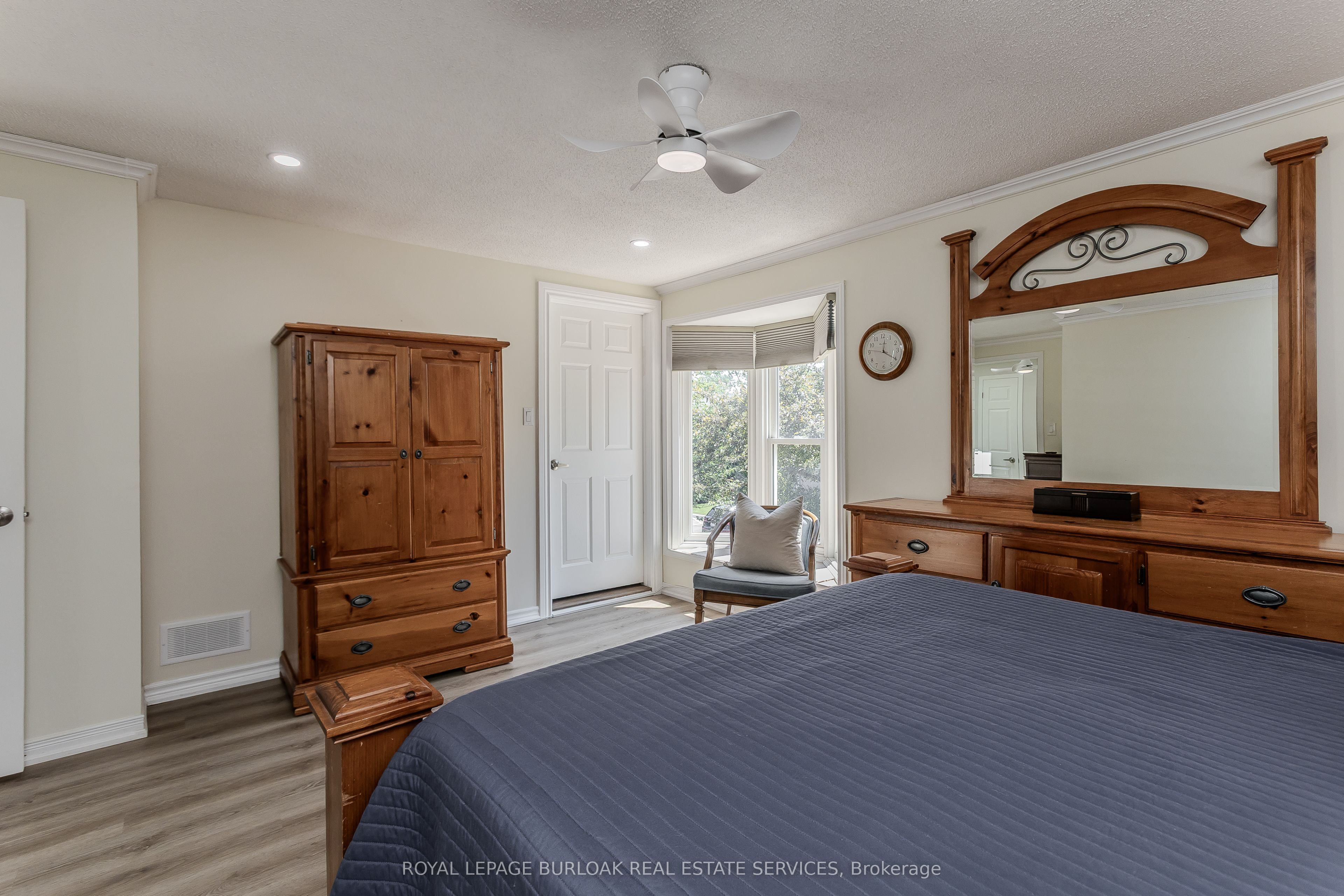 5411 Lakeshore Road 9 Property Photo 17