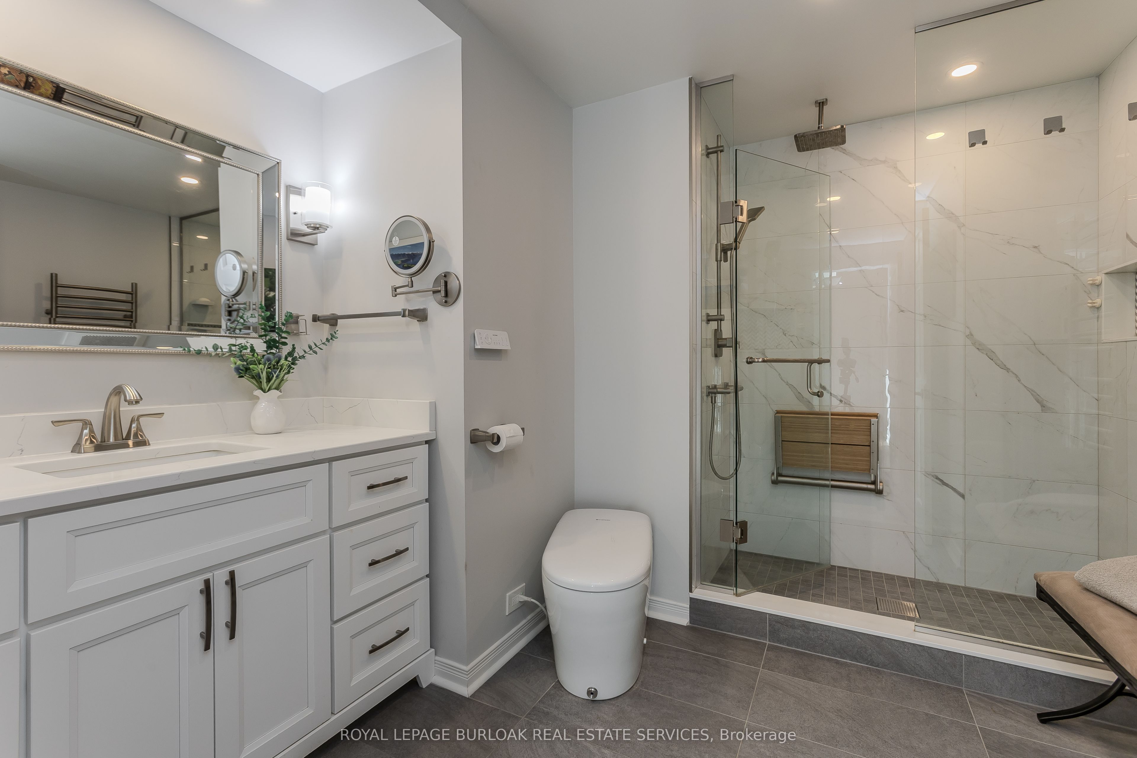 5411 Lakeshore Road 9 Property Photo 18
