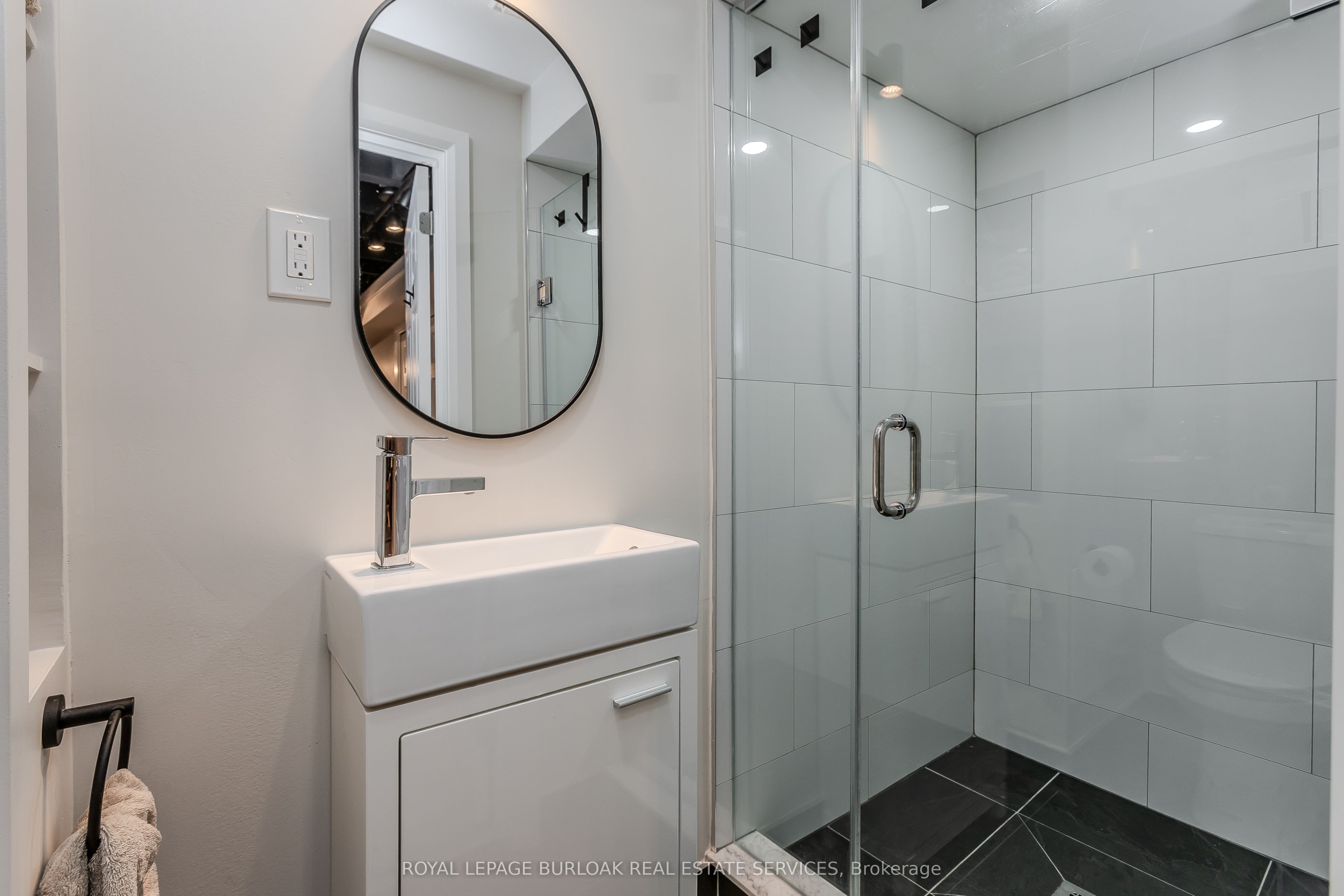 5411 Lakeshore Road 9 Property Photo 23