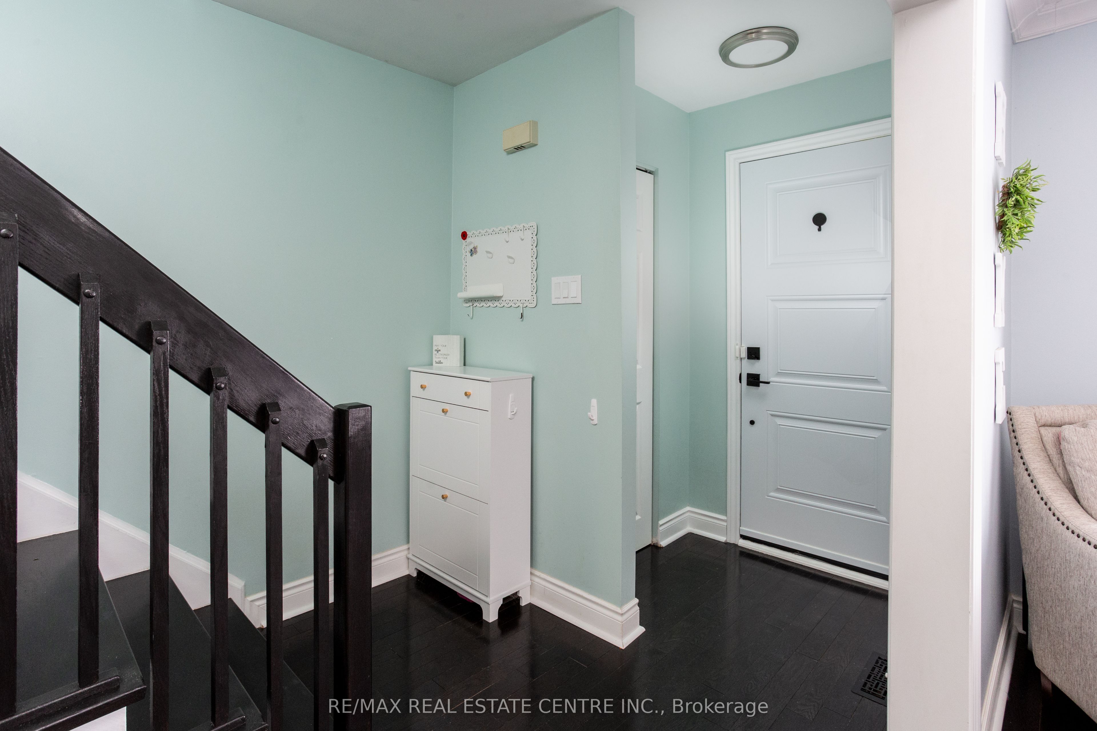 289 Archdekin Drive Property Photo 3