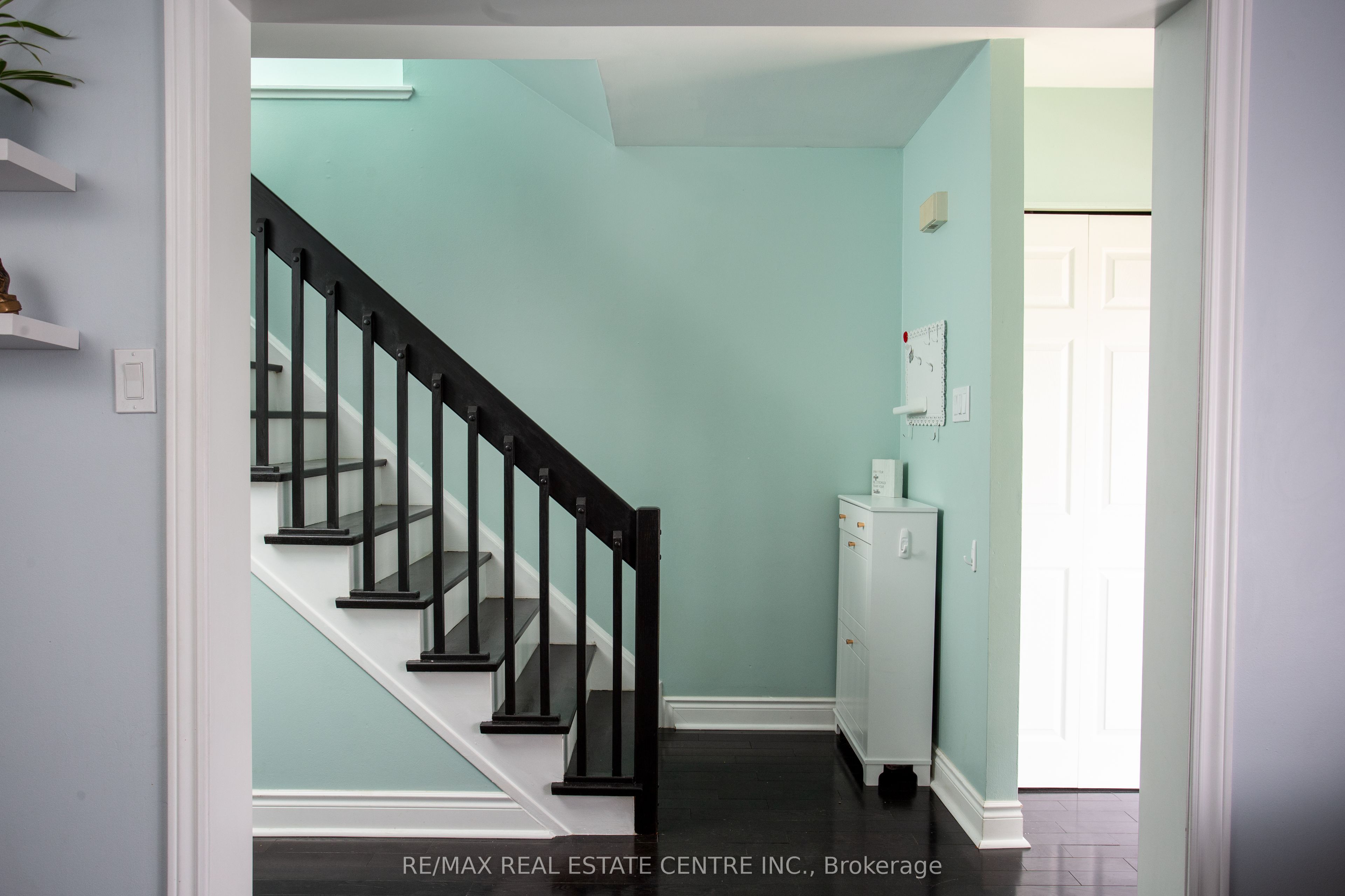 289 Archdekin Drive Property Photo 4