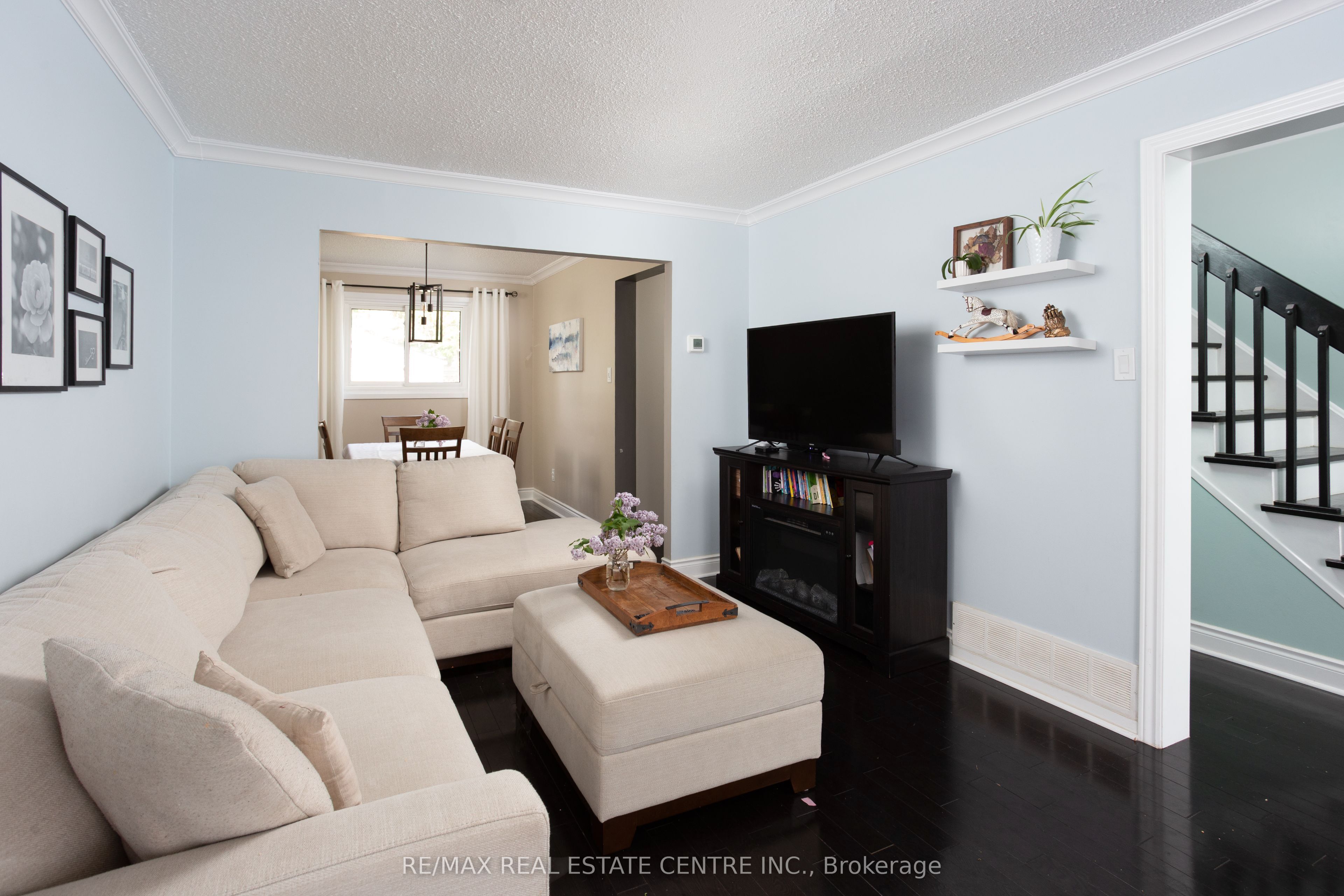 289 Archdekin Drive Property Photo 7