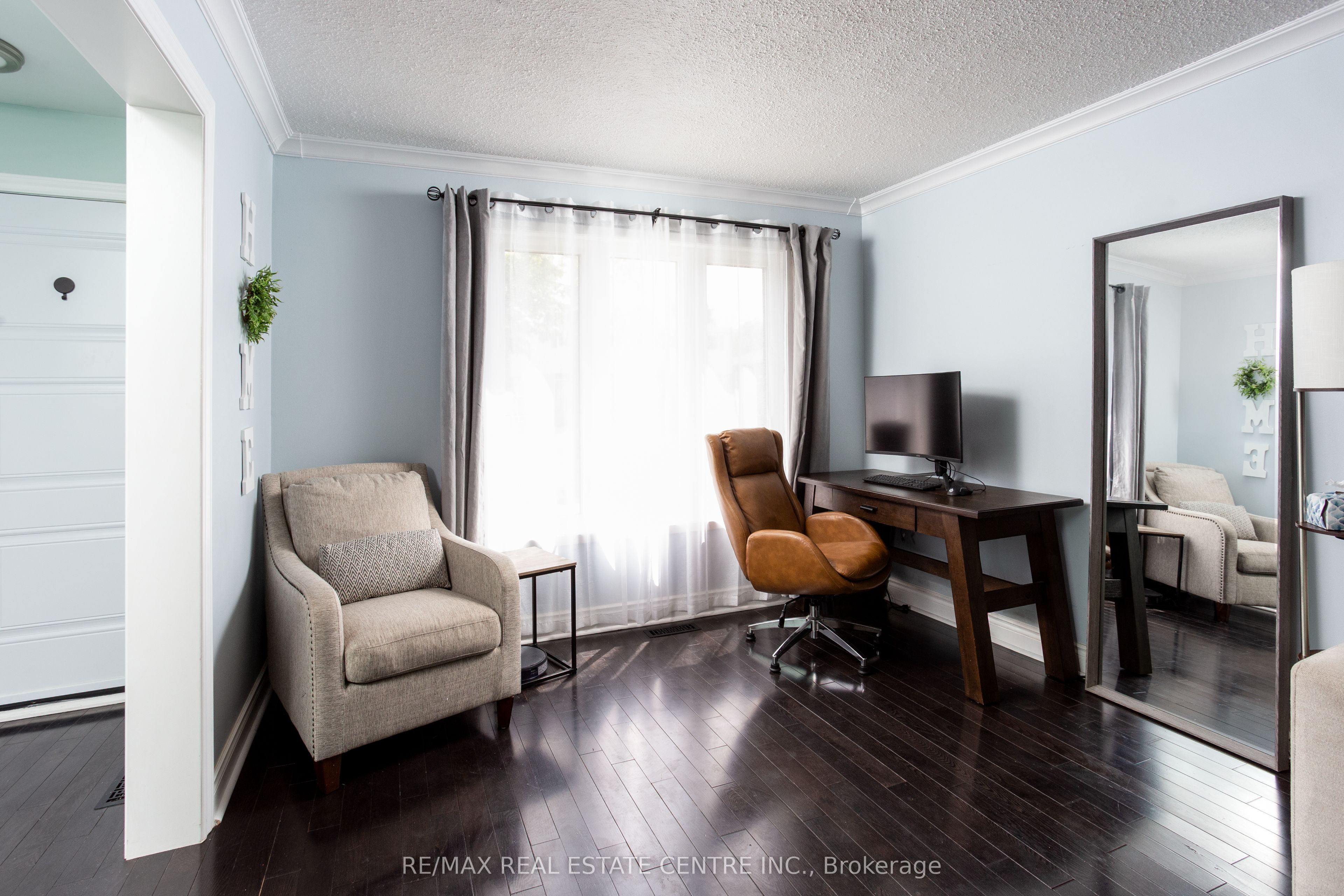 289 Archdekin Drive Property Photo 11