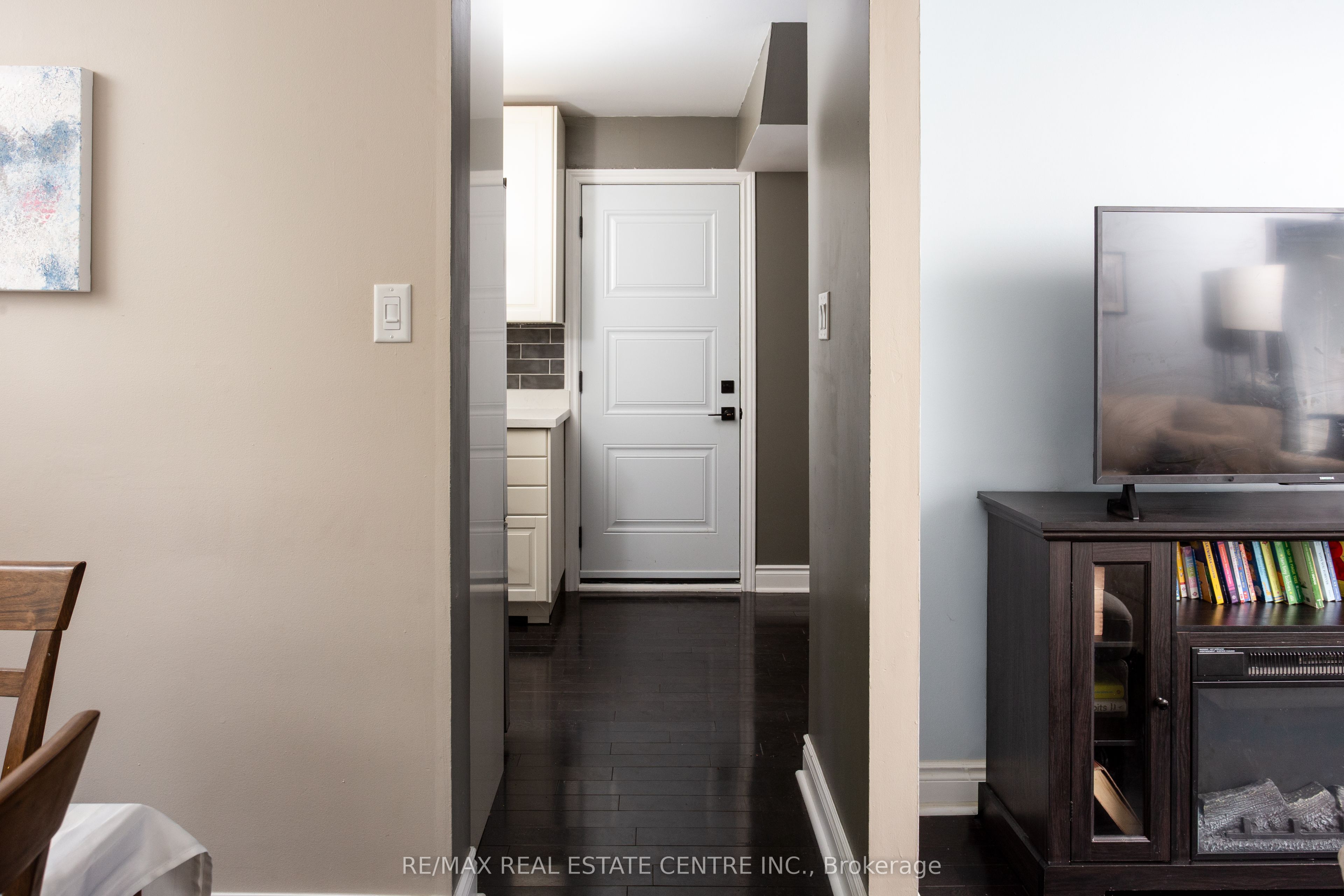 289 Archdekin Drive Property Photo 15