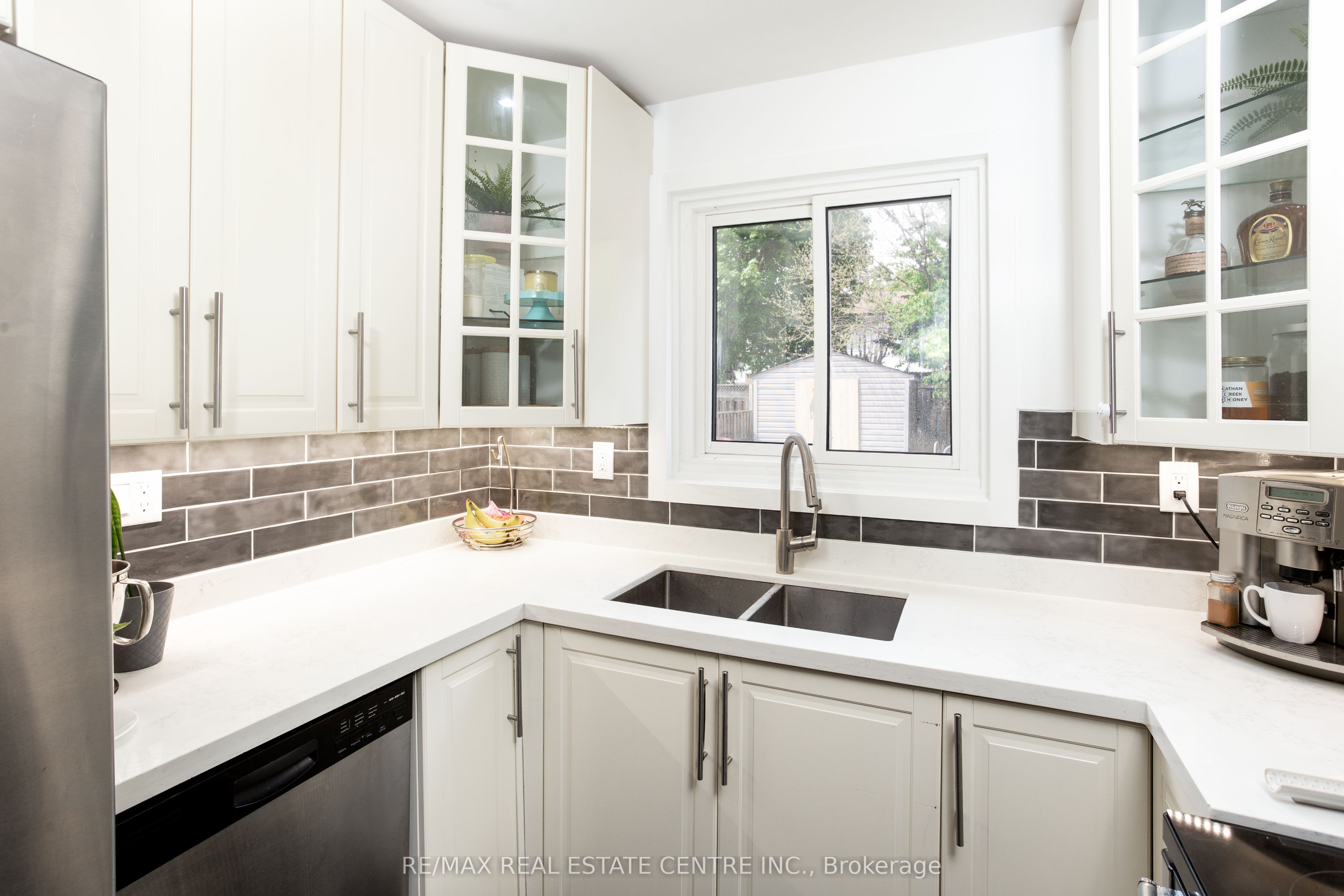 289 Archdekin Drive Property Photo 17