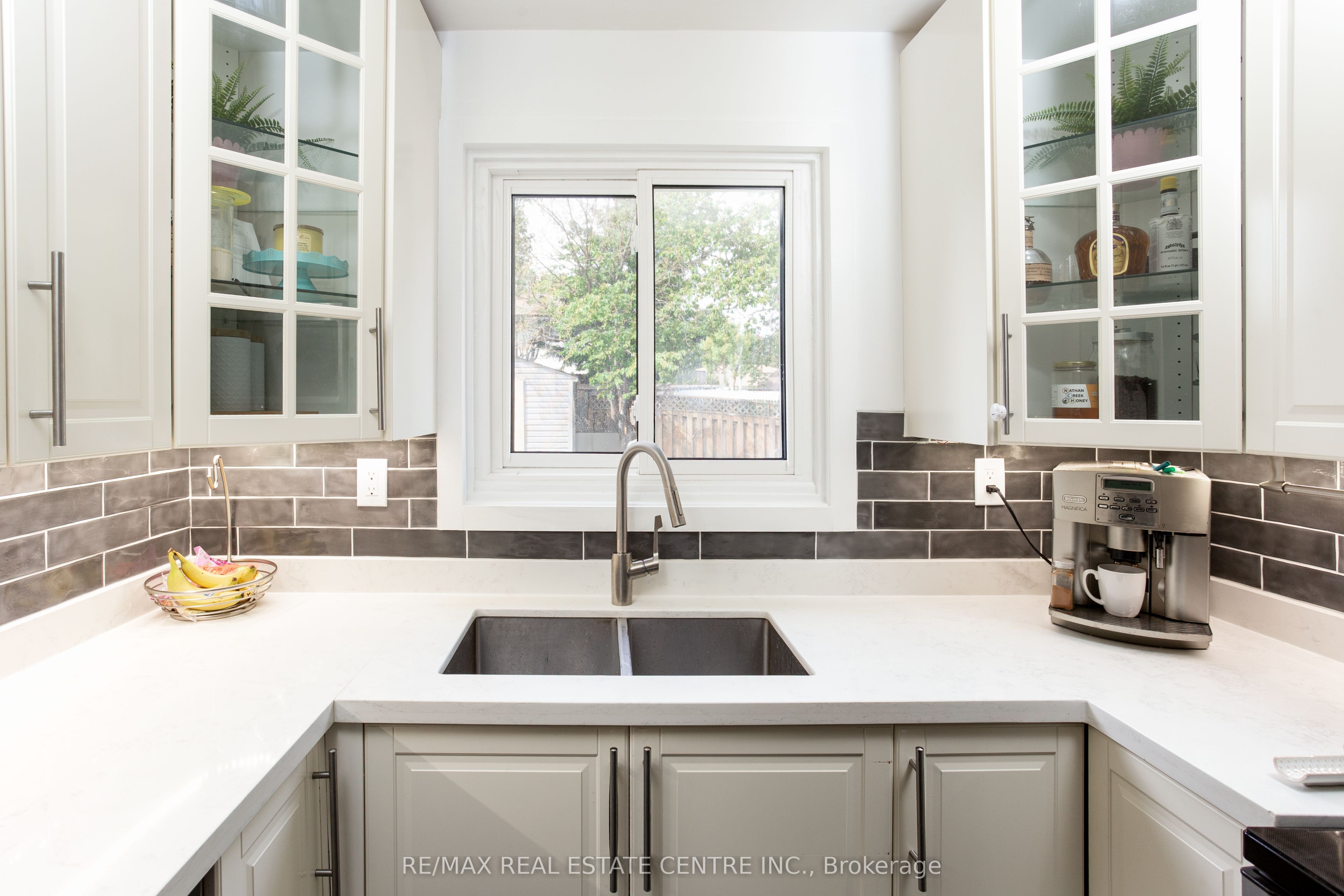289 Archdekin Drive Property Photo 18