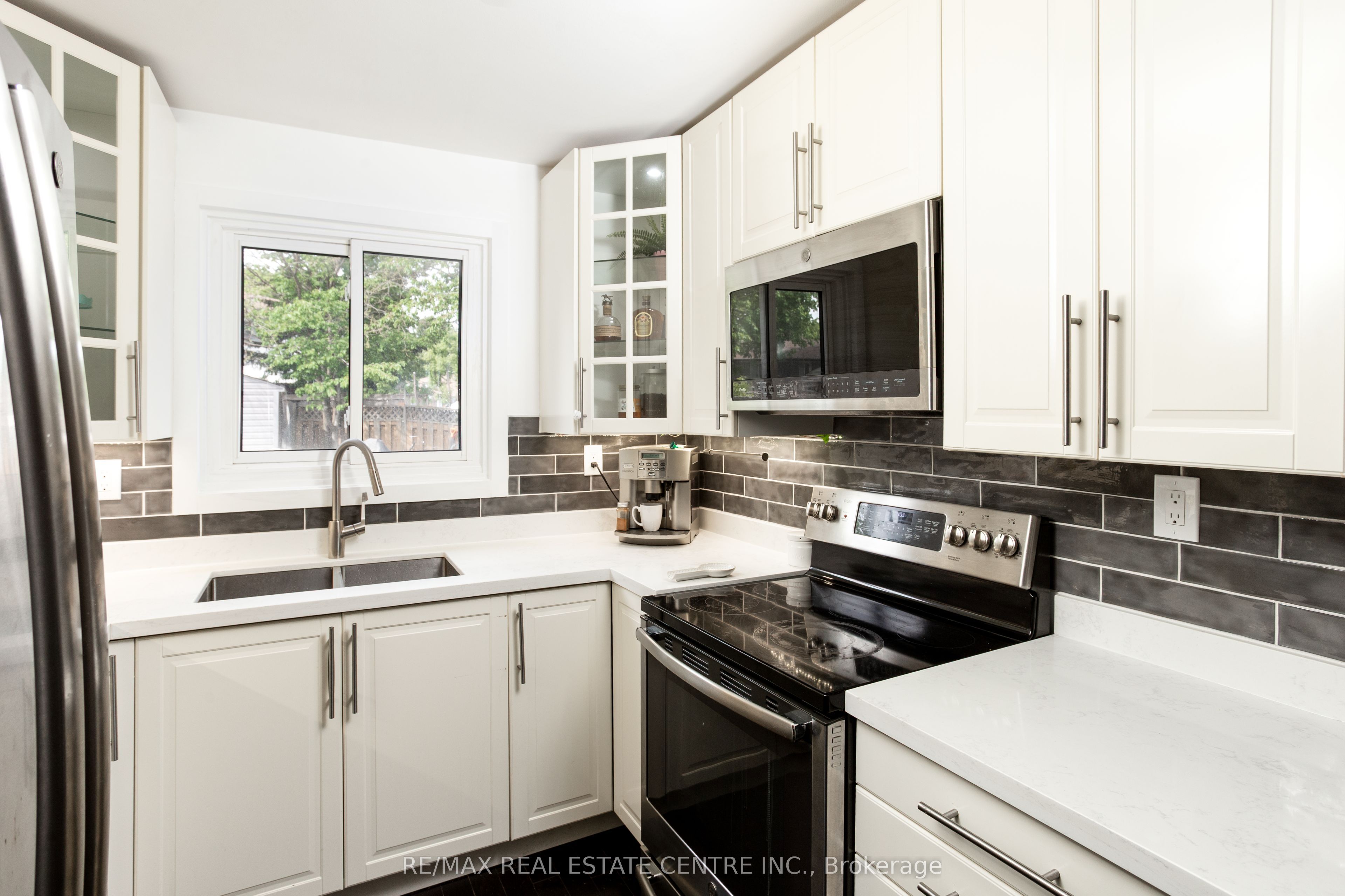 289 Archdekin Drive Property Photo 19