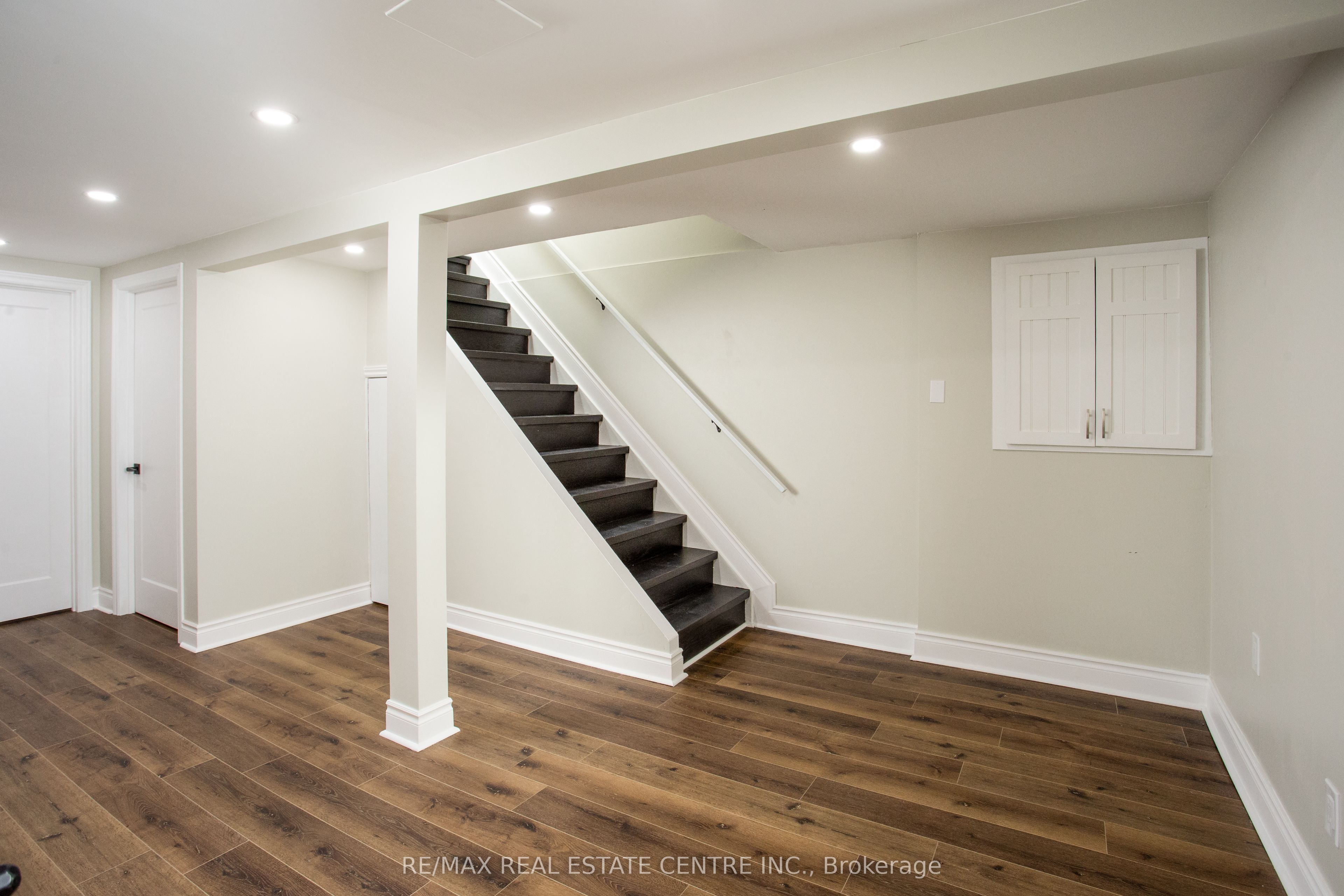 289 Archdekin Drive Property Photo 27