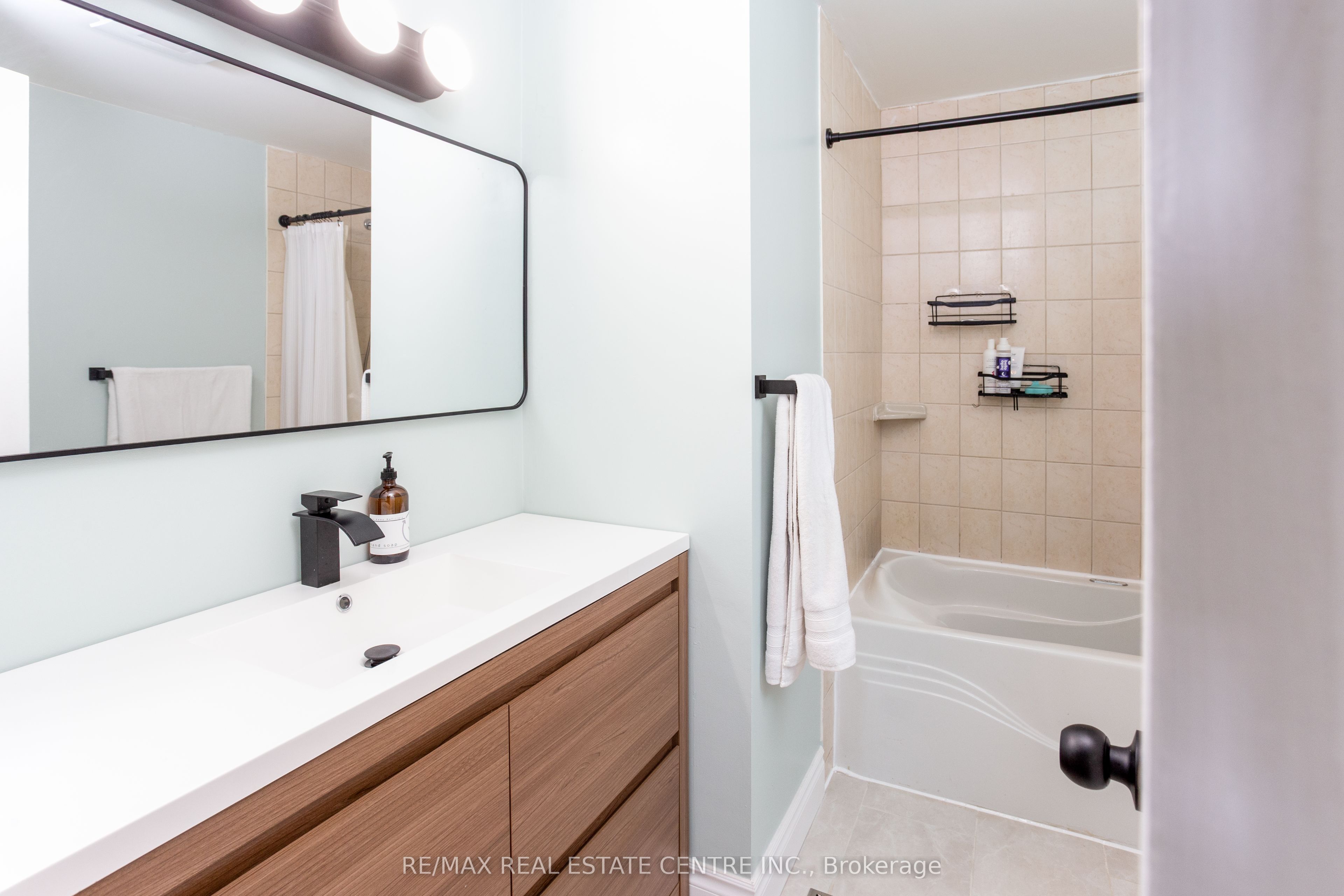 289 Archdekin Drive Property Photo 28
