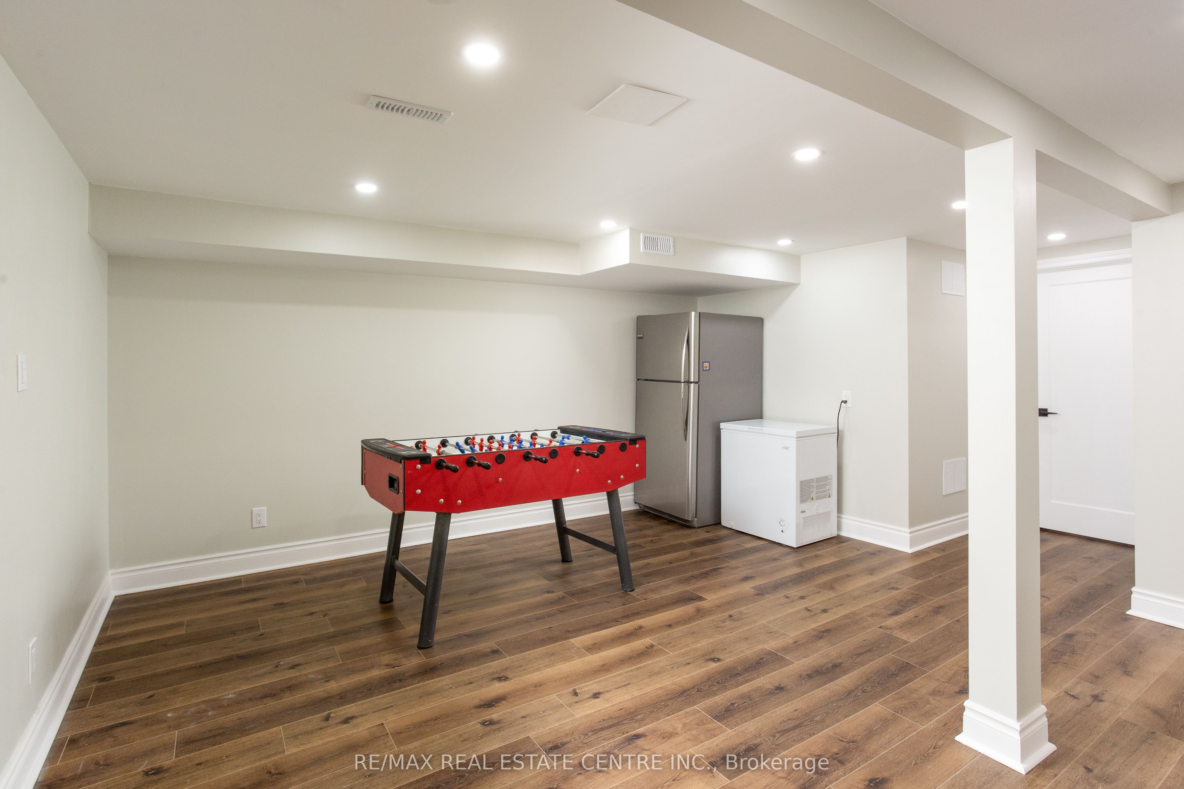 289 Archdekin Drive Property Photo 31