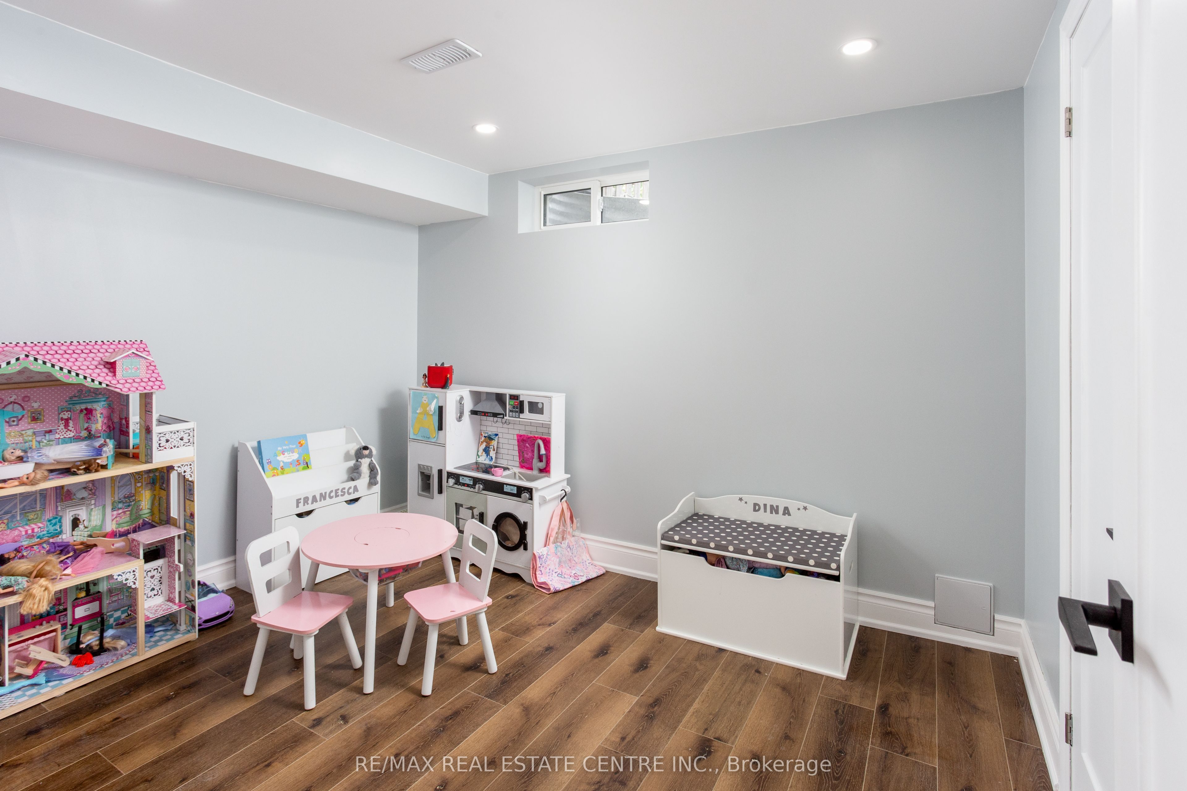 289 Archdekin Drive Property Photo 32