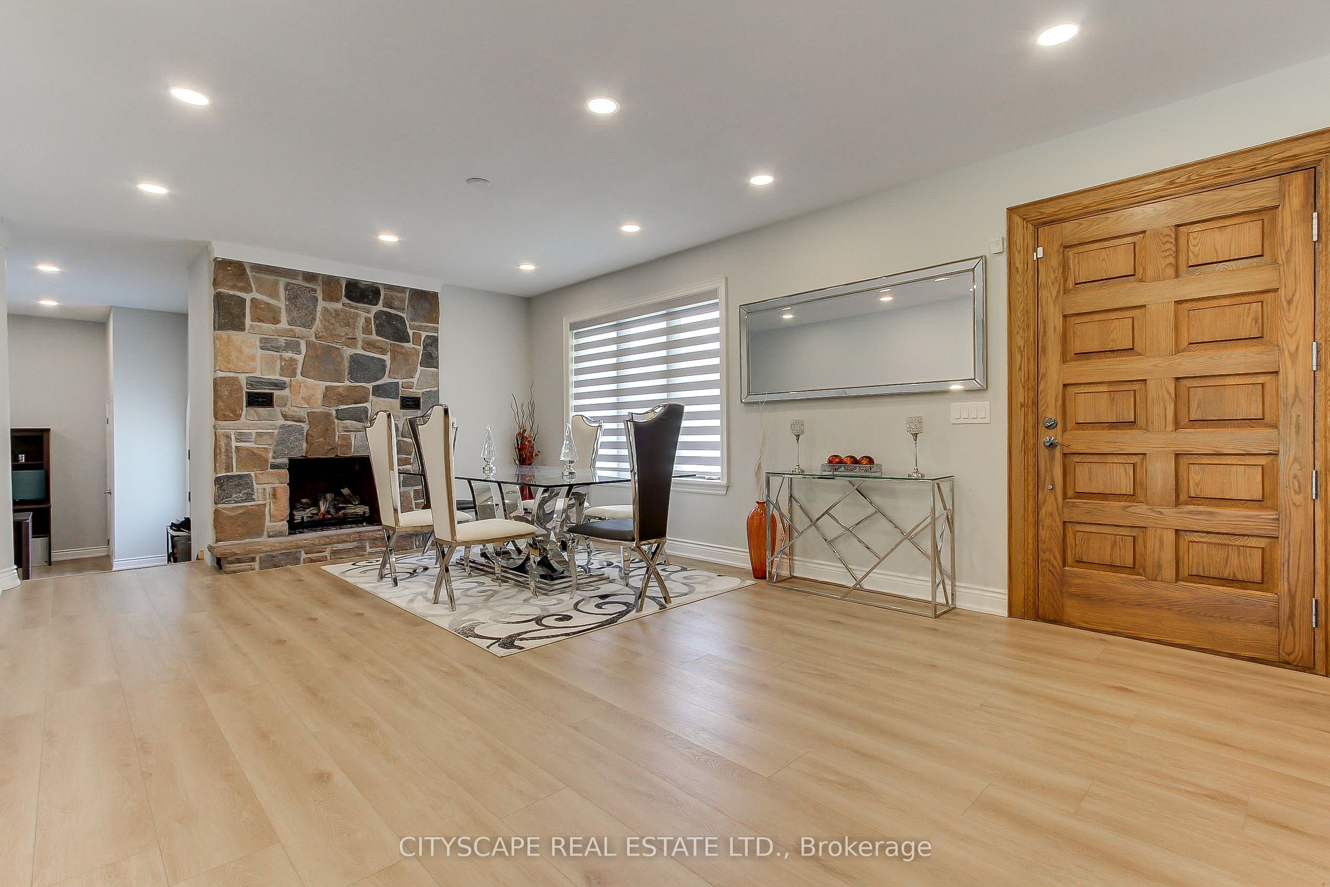 1543 Indian Grove Property Photo 3