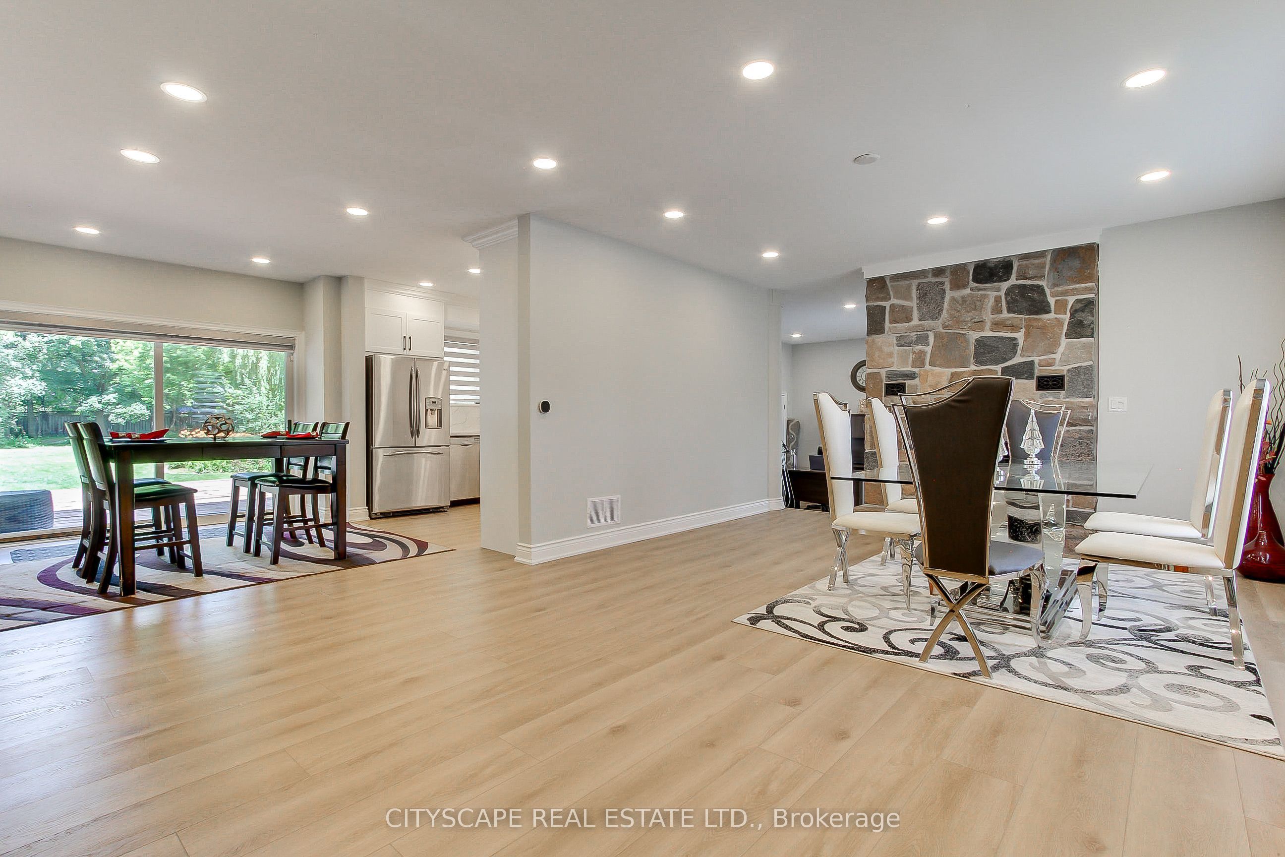 1543 Indian Grove Property Photo 4