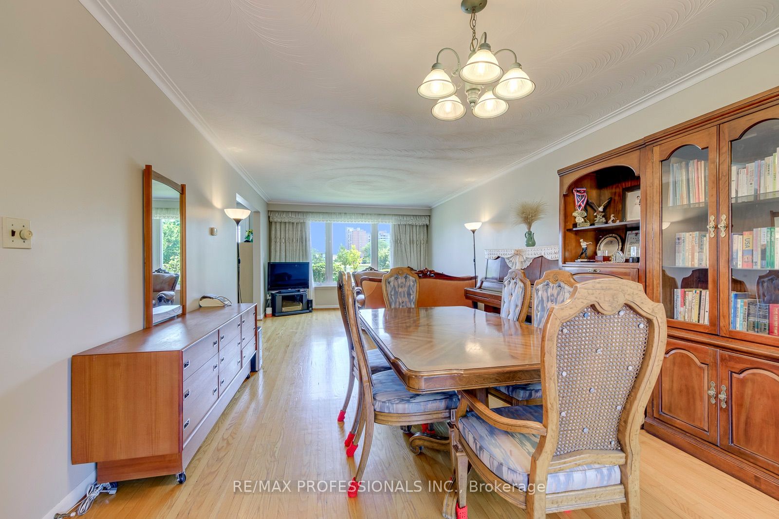 256 Wellesworth Drive Property Photo 6