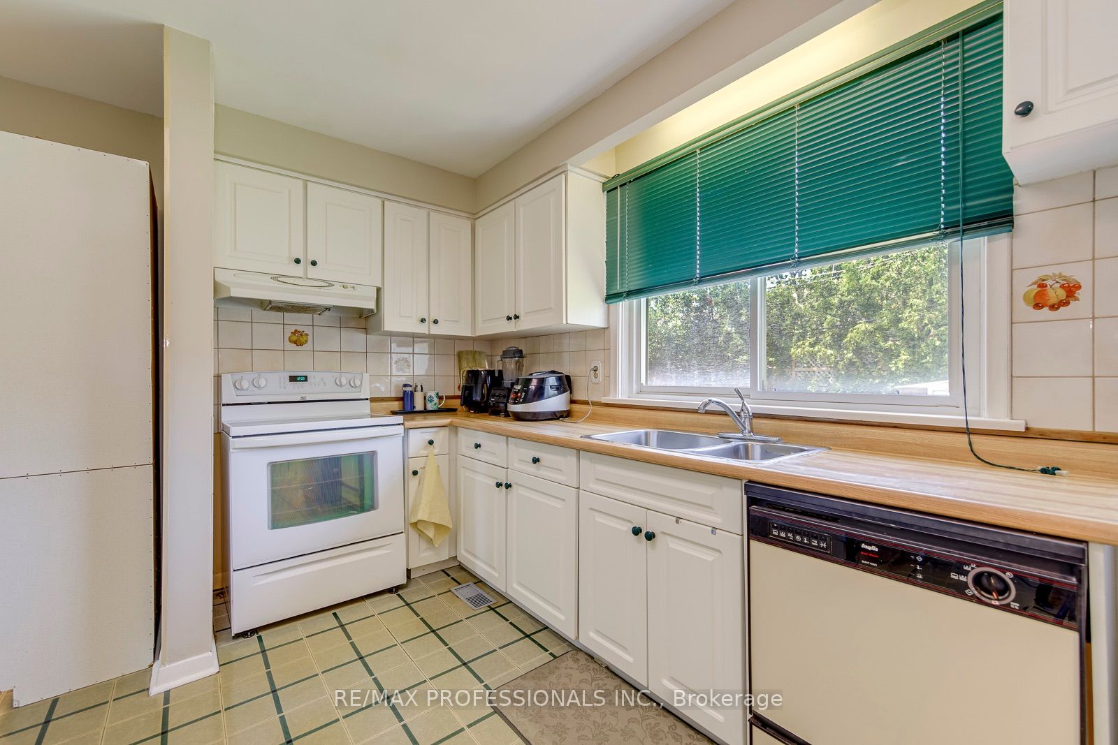 256 Wellesworth Drive Property Photo 8