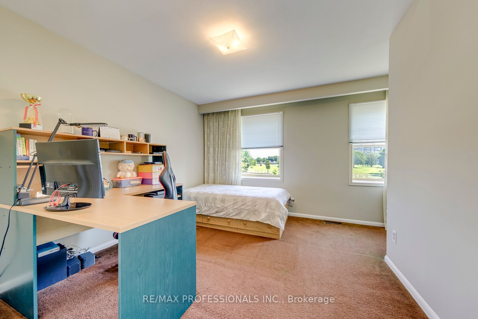 256 Wellesworth Drive Property Photo 14