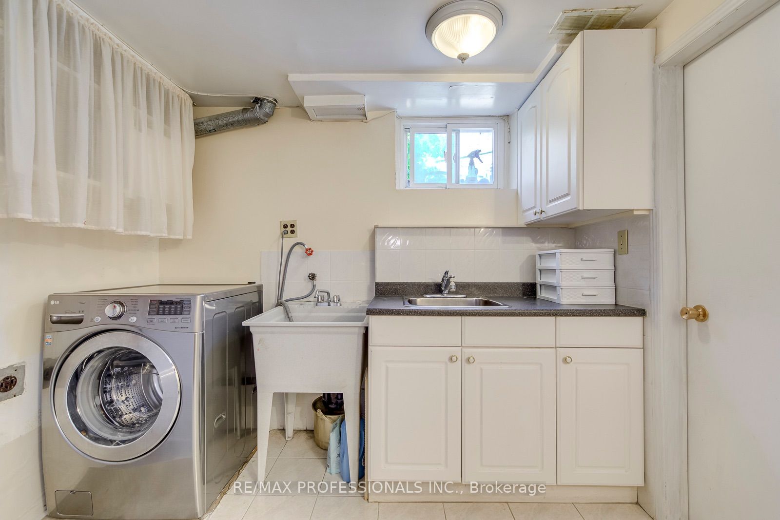 256 Wellesworth Drive Property Photo 25