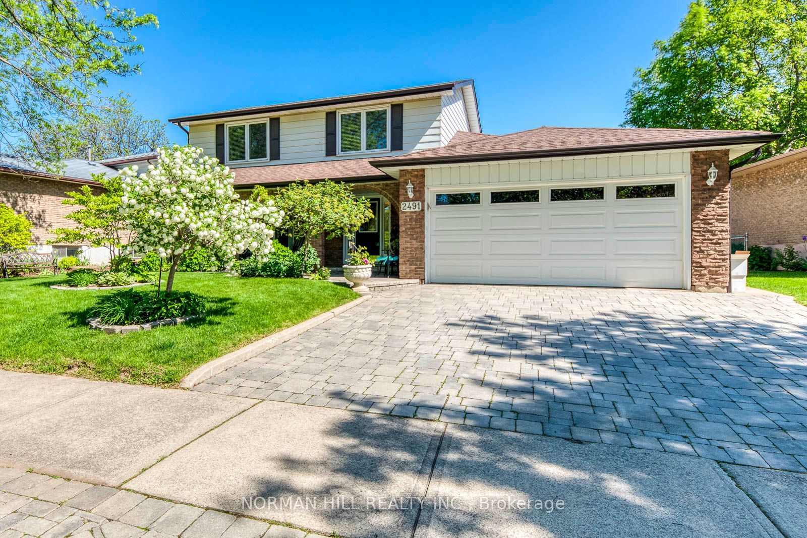 2491 Woburn Crescent Property Photo 1