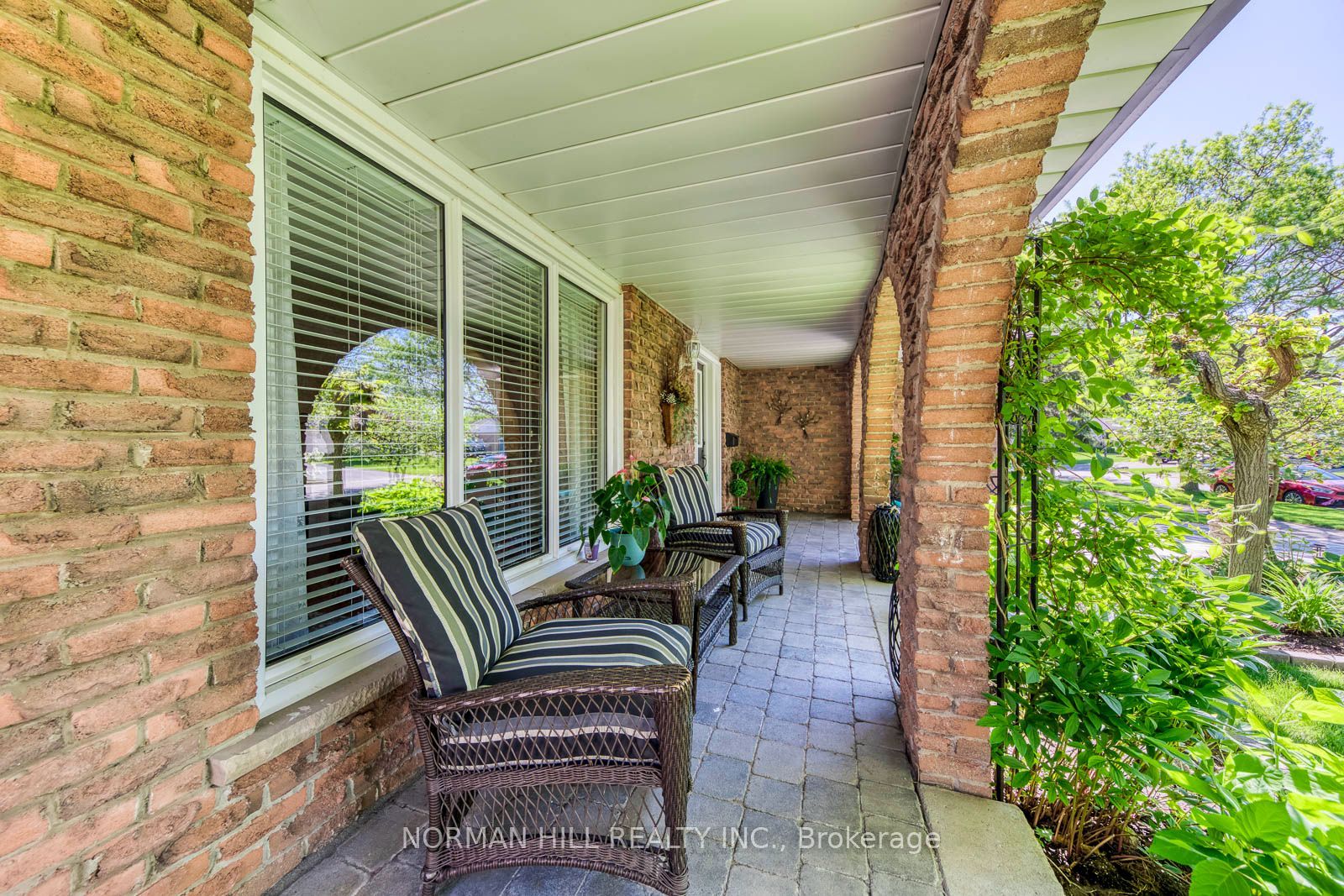2491 Woburn Crescent Property Photo 4