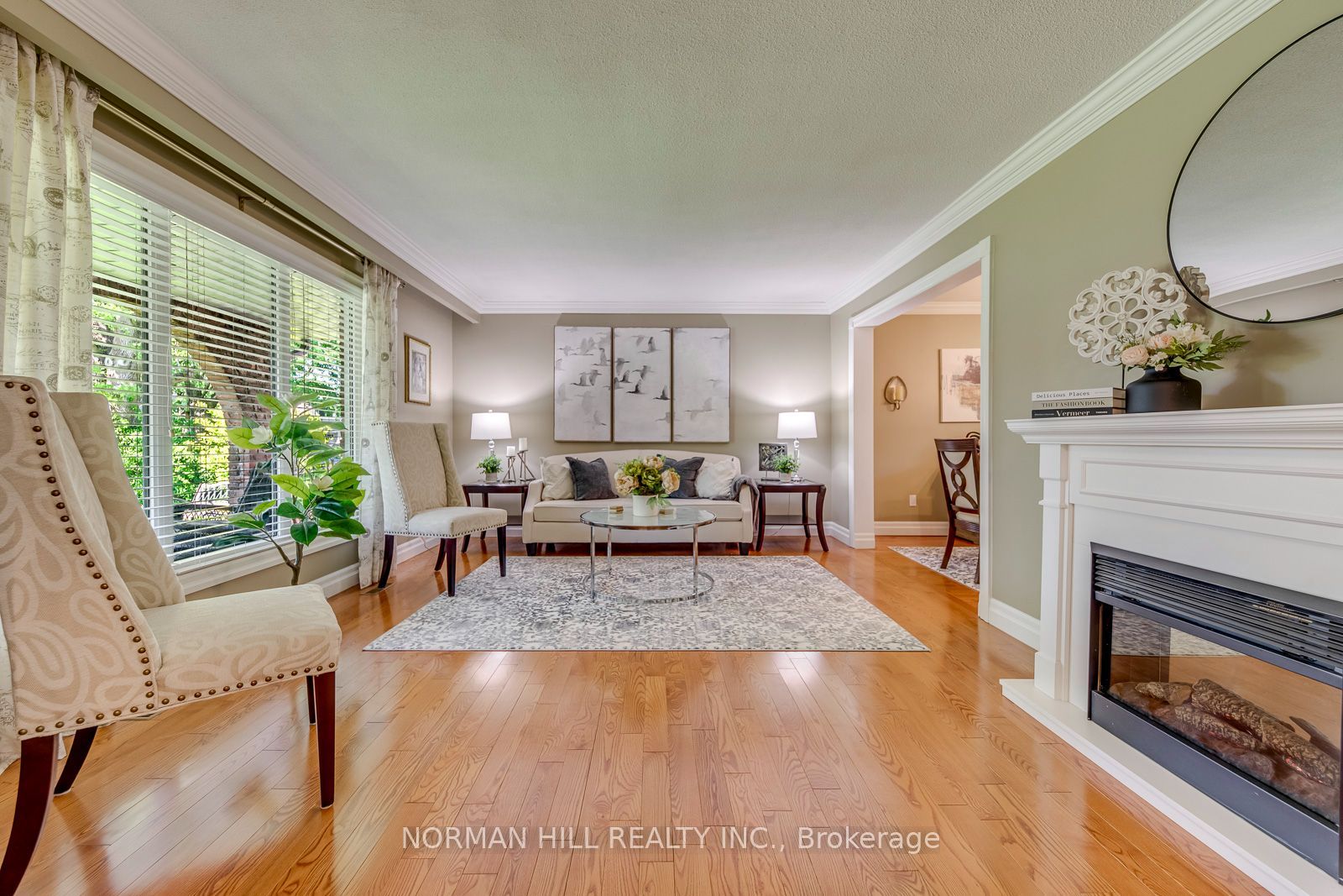 2491 Woburn Crescent Property Photo 6