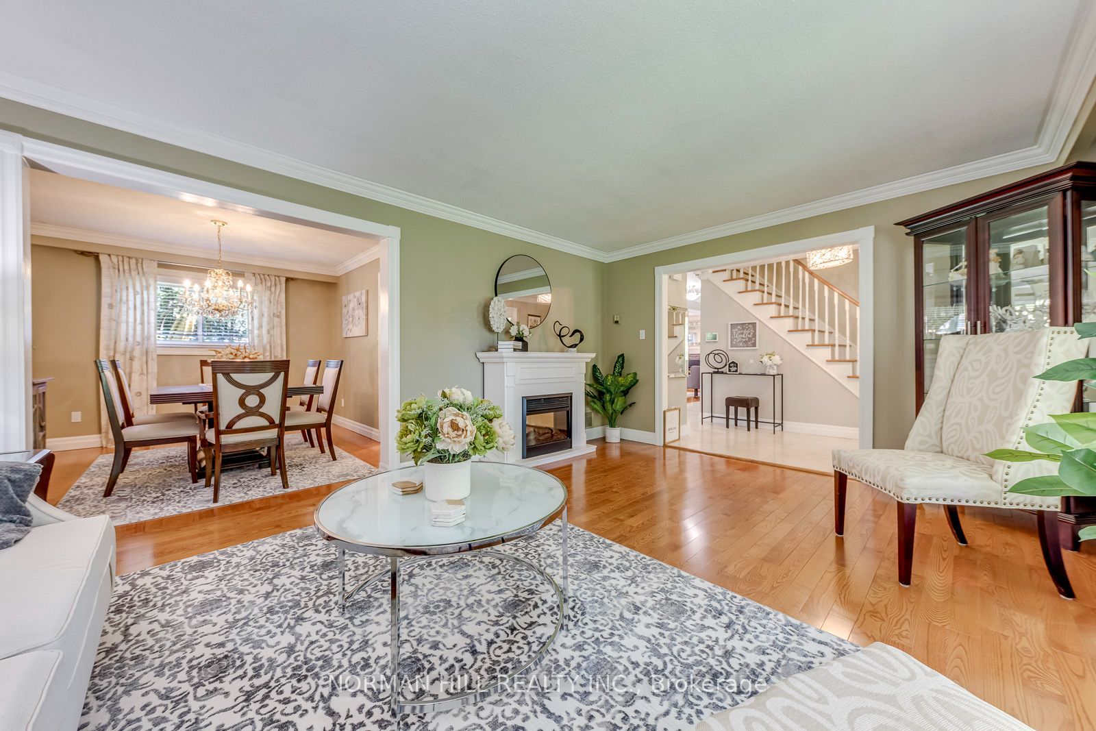 2491 Woburn Crescent Property Photo 10