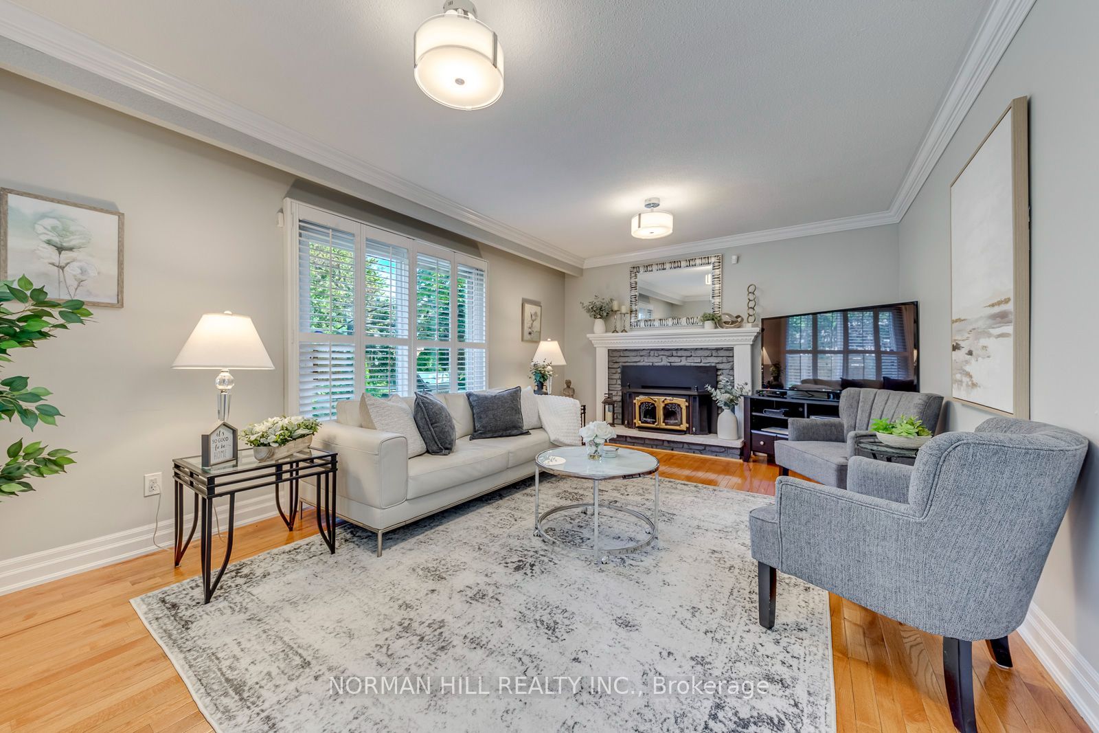 2491 Woburn Crescent Property Photo 14