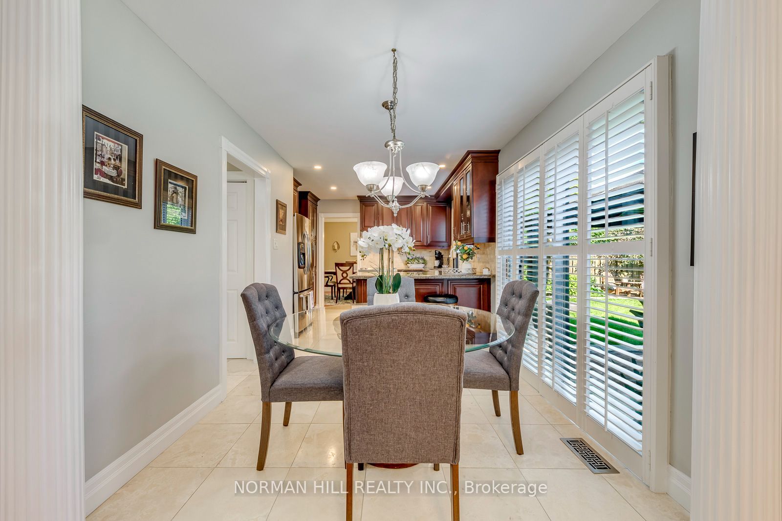 2491 Woburn Crescent Property Photo 17